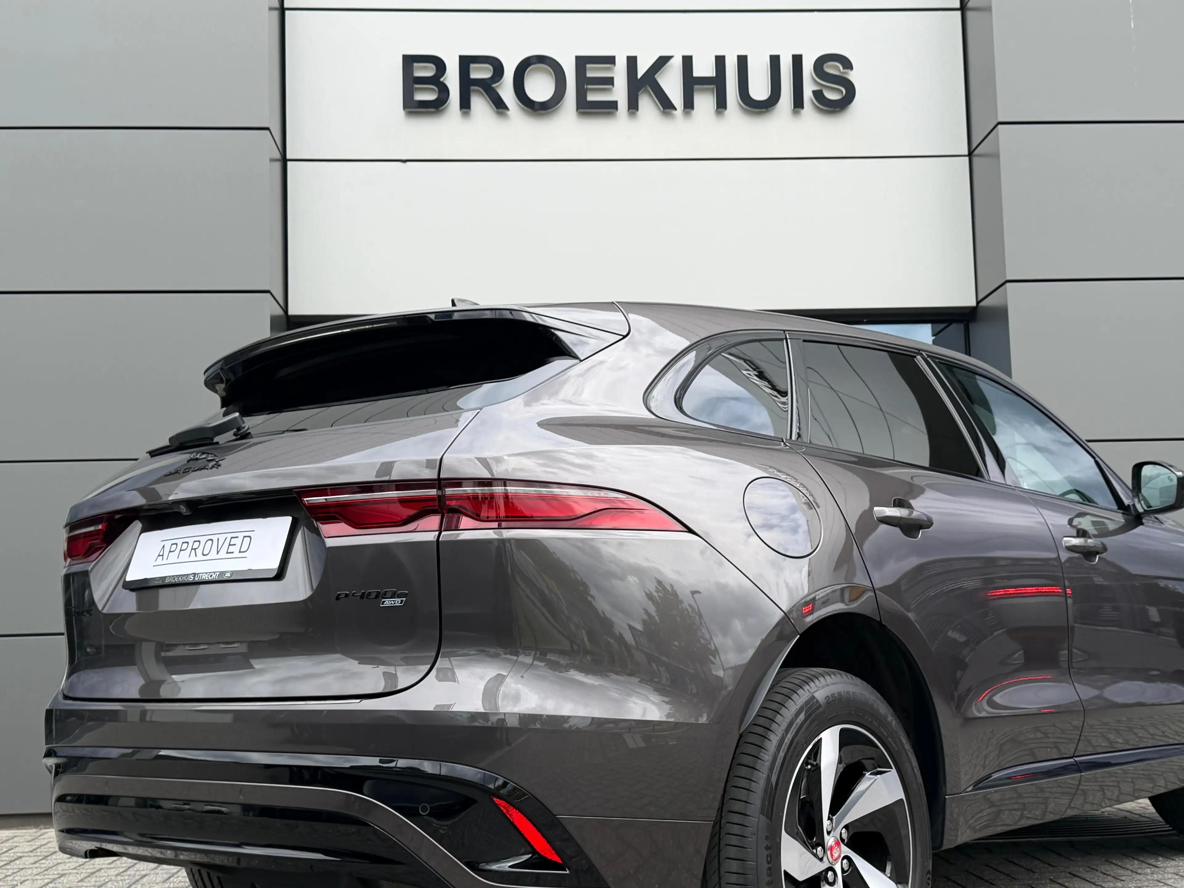 Jaguar F-Pace P400e PHEV R-Dynamic S | Pano | Afneembare trekhaa — photo 8