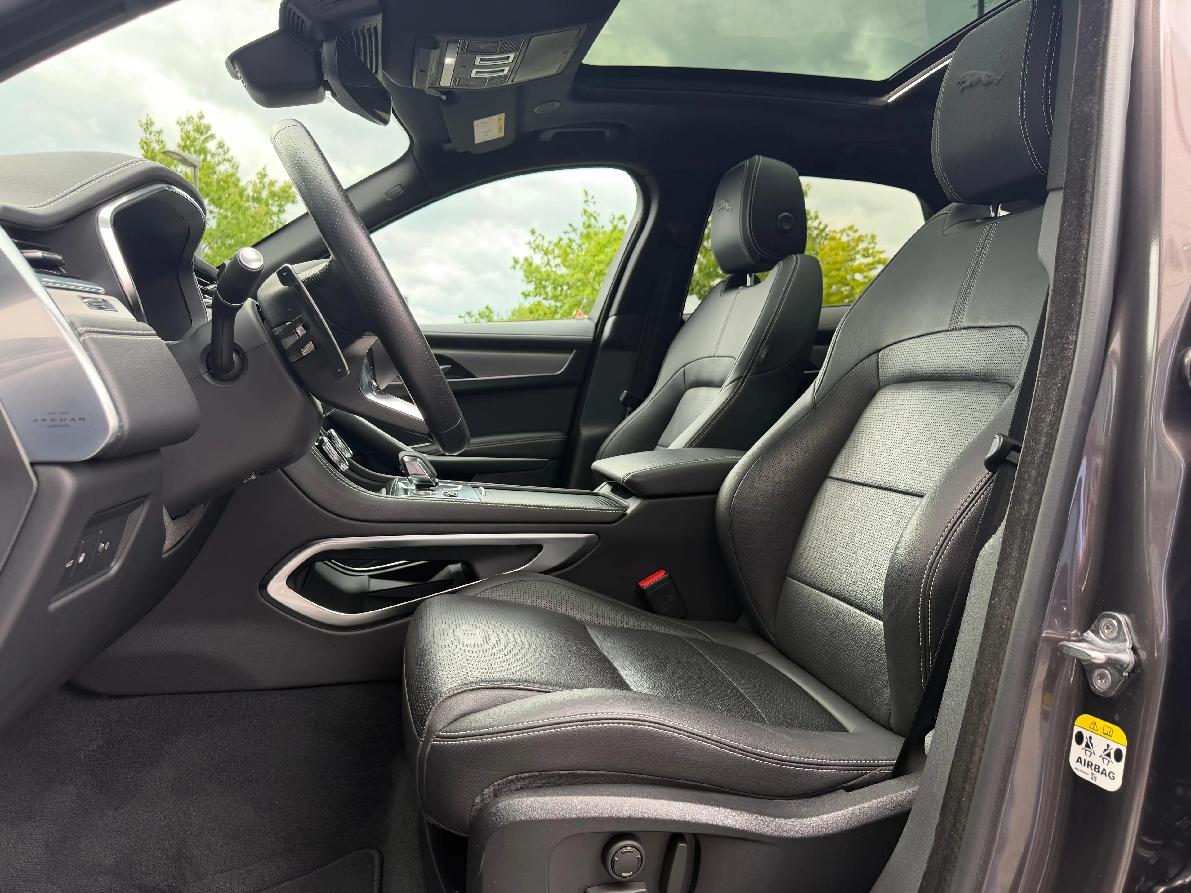 Jaguar F-Pace P400e PHEV R-Dynamic S | Pano | Afneembare trekhaa — photo 13