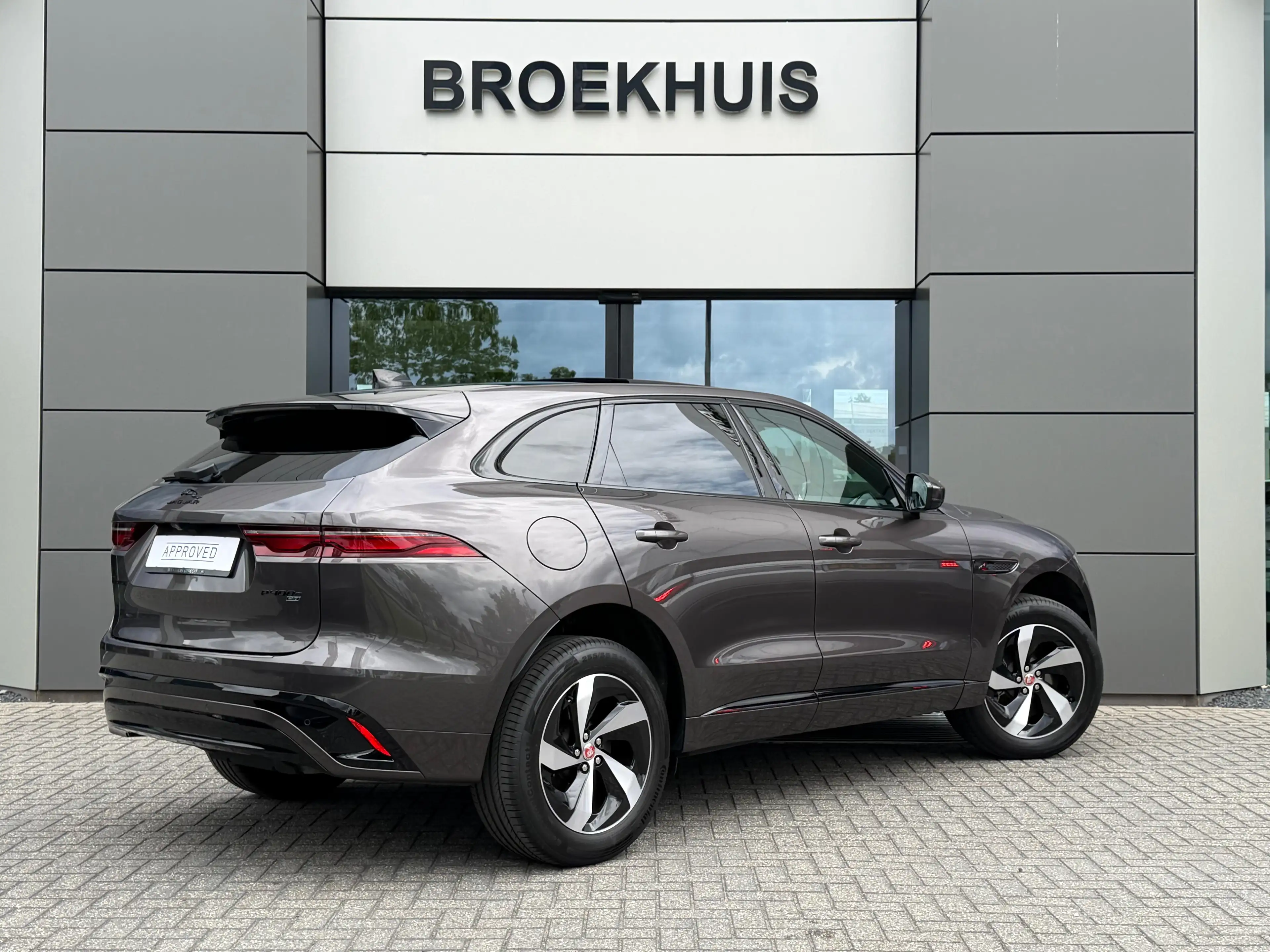 Jaguar F-Pace P400e PHEV R-Dynamic S | Pano | Afneembare trekhaa — photo 5