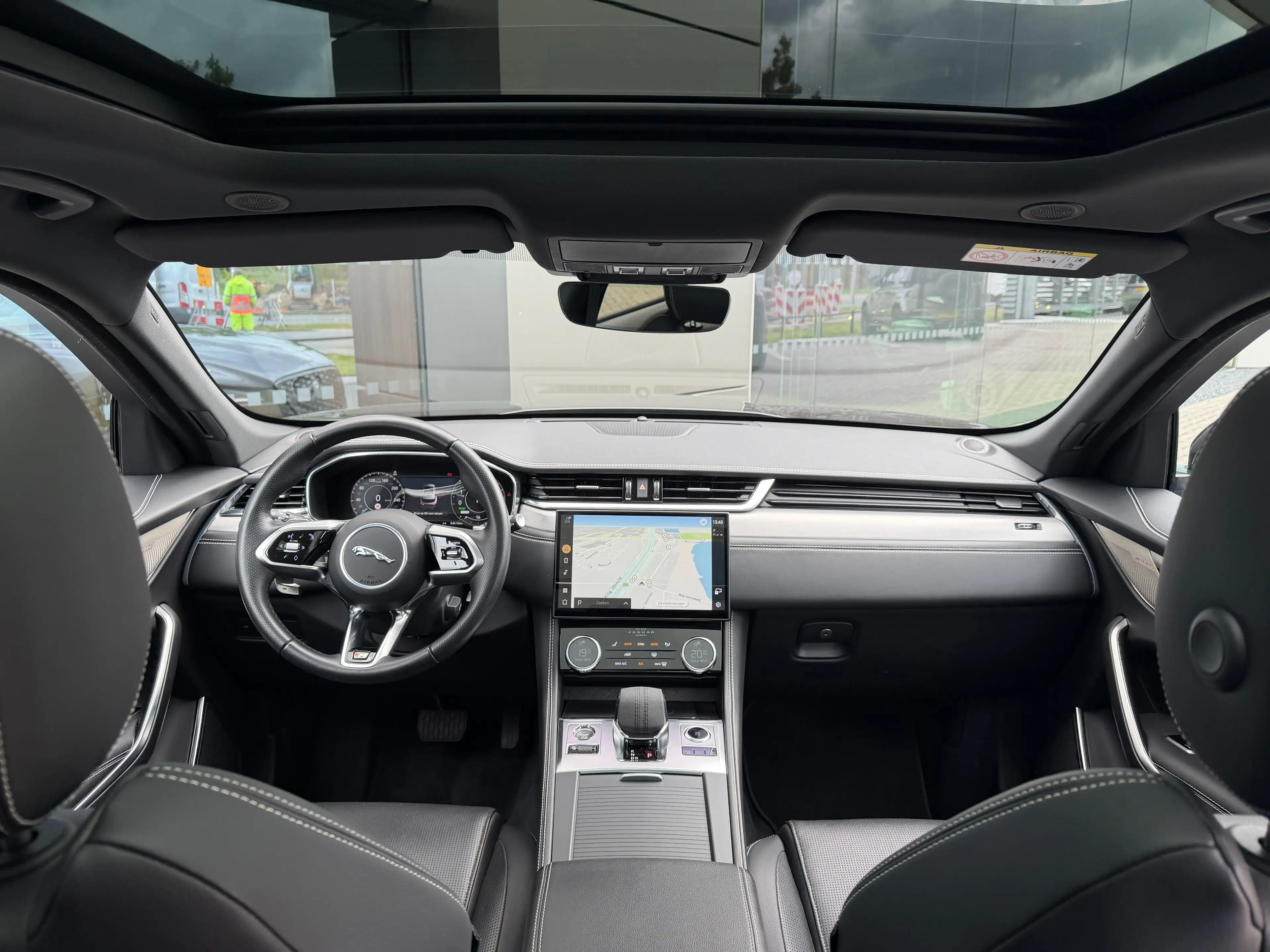 Jaguar F-Pace P400e PHEV R-Dynamic S | Pano | Afneembare trekhaa — photo 14