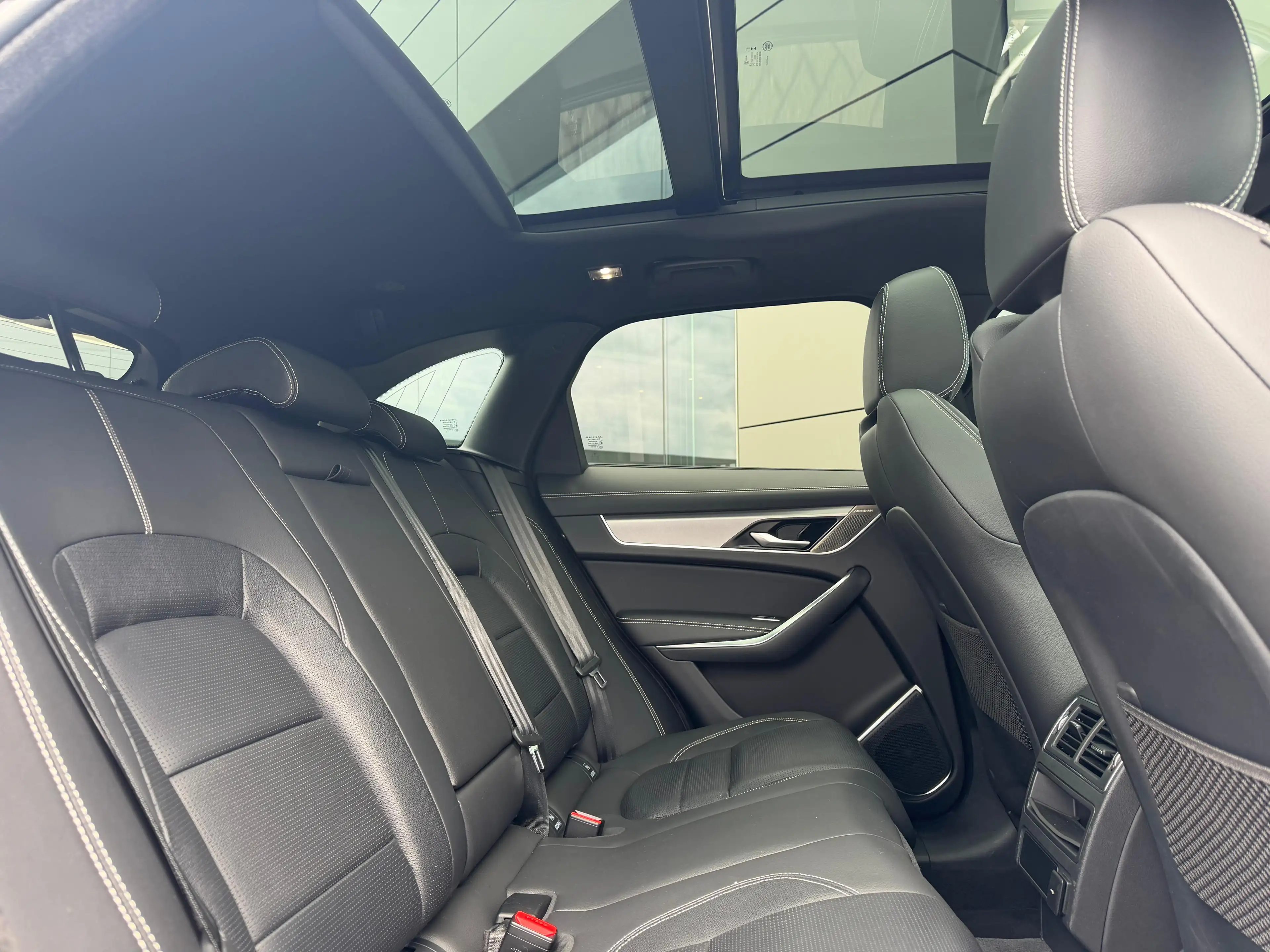 Jaguar F-Pace P400e PHEV R-Dynamic S | Pano | Afneembare trekhaa — photo 15