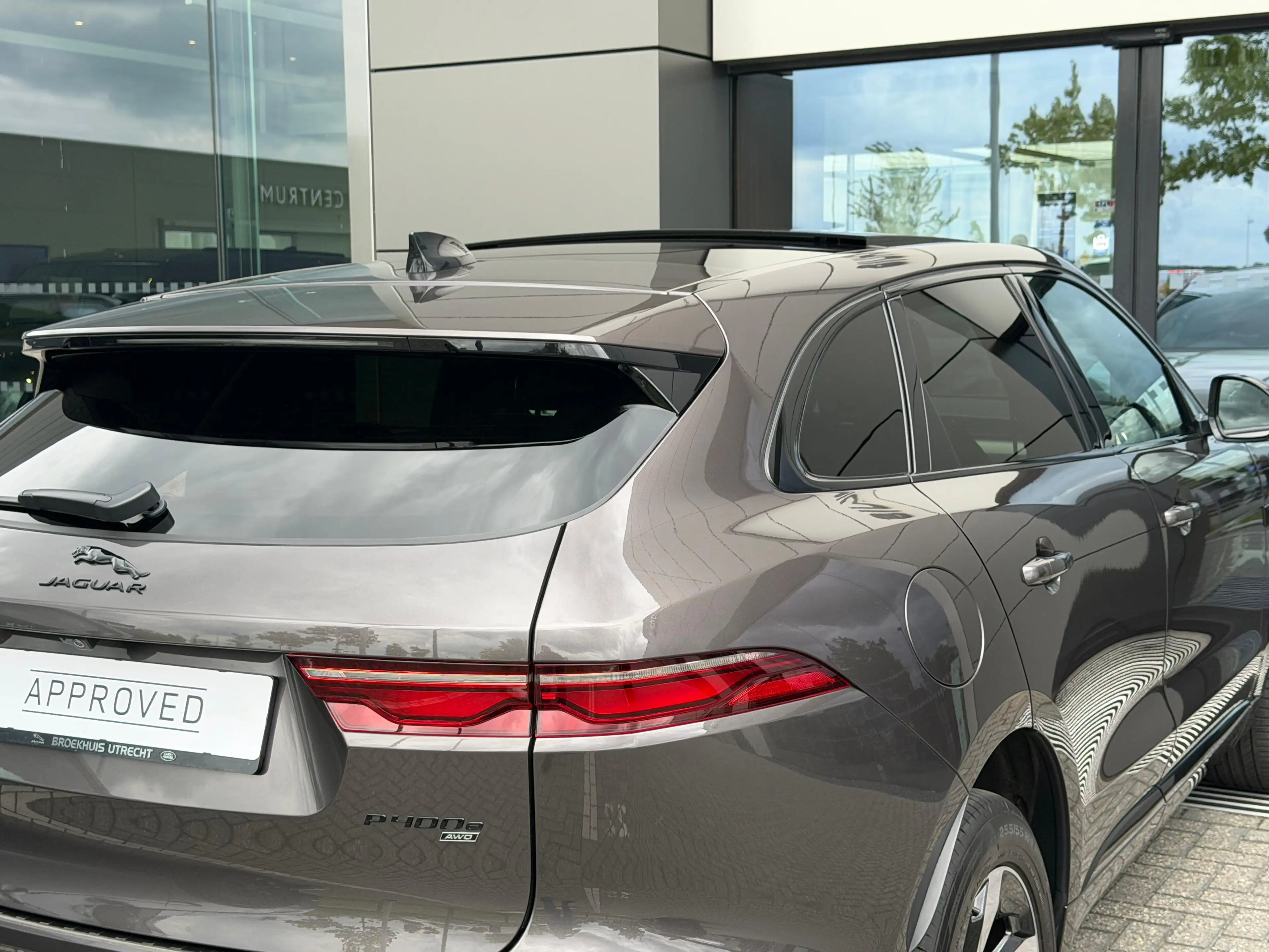 Jaguar F-Pace P400e PHEV R-Dynamic S | Pano | Afneembare trekhaa — photo 9