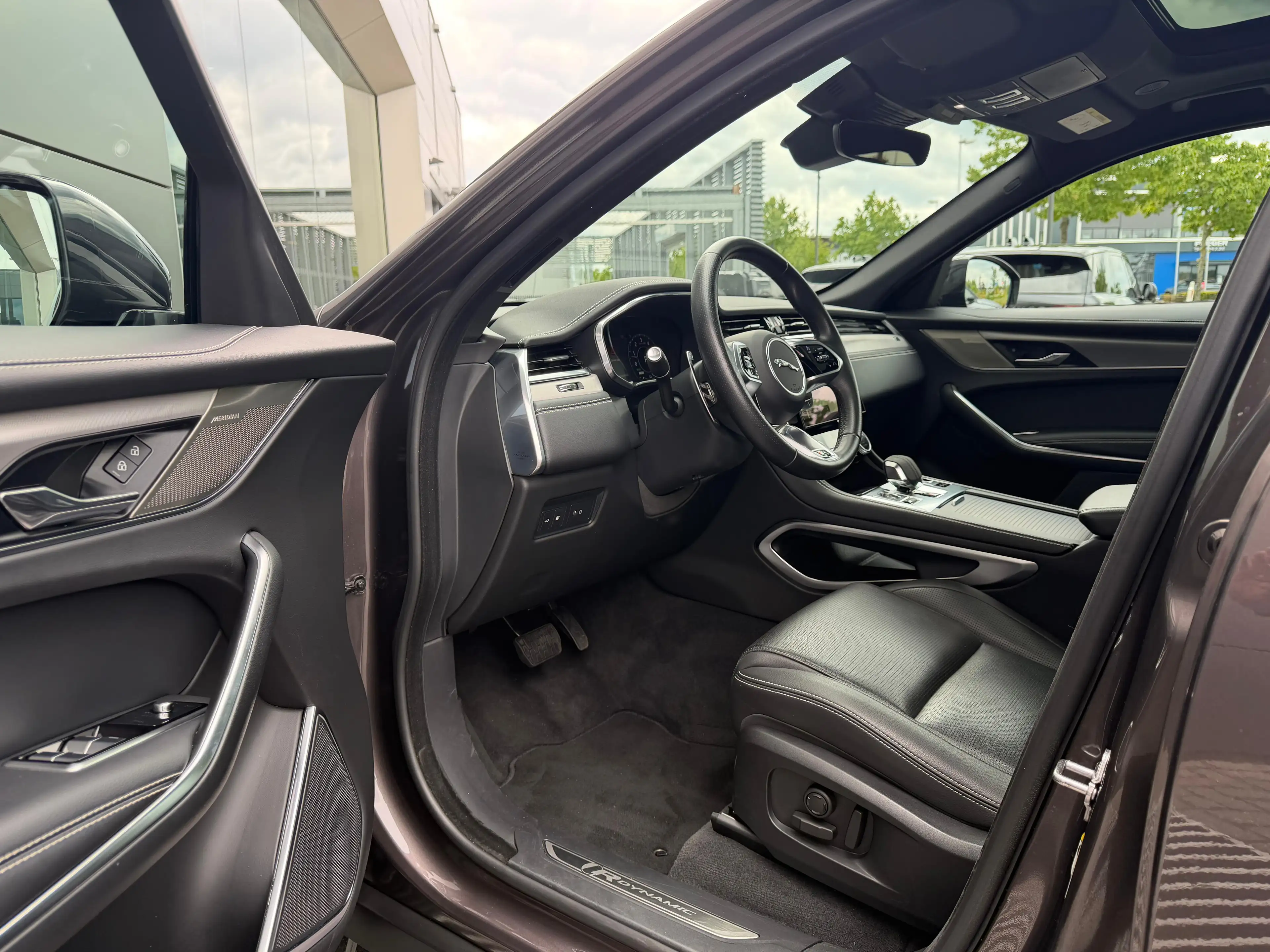 Jaguar F-Pace P400e PHEV R-Dynamic S | Pano | Afneembare trekhaa — photo 12
