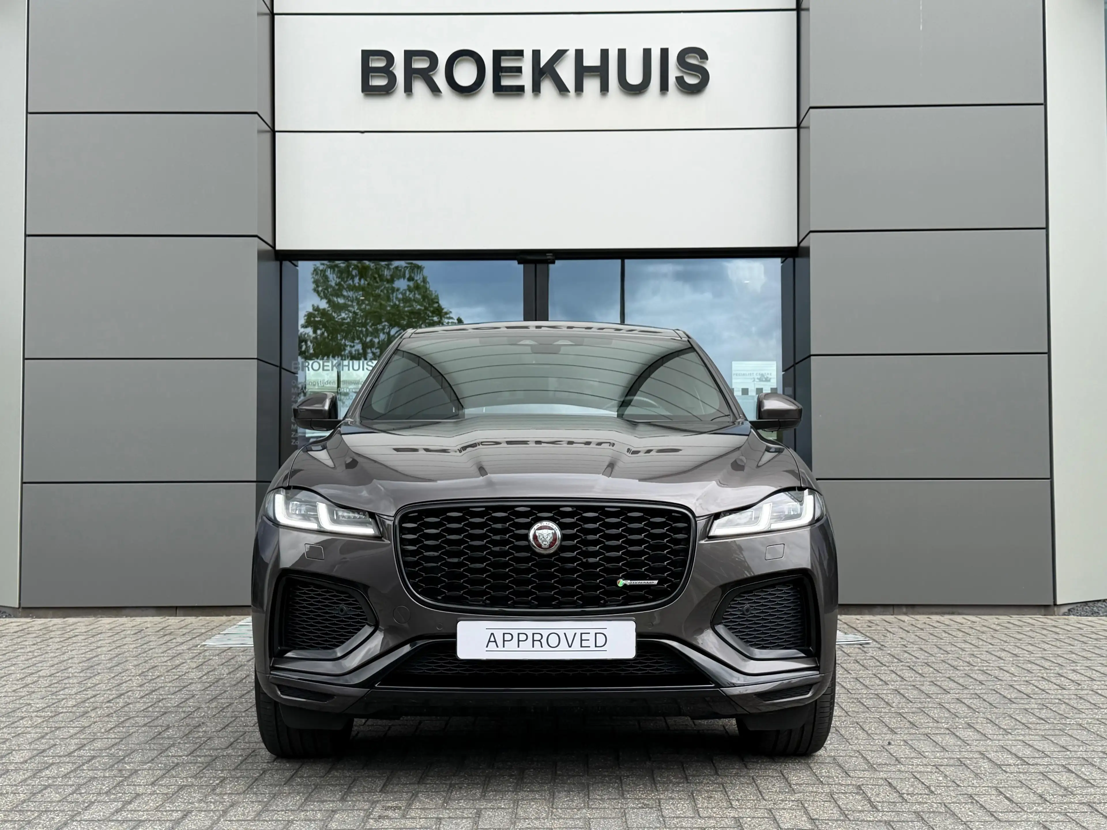 Jaguar F-Pace P400e PHEV R-Dynamic S | Pano | Afneembare trekhaa — photo 3