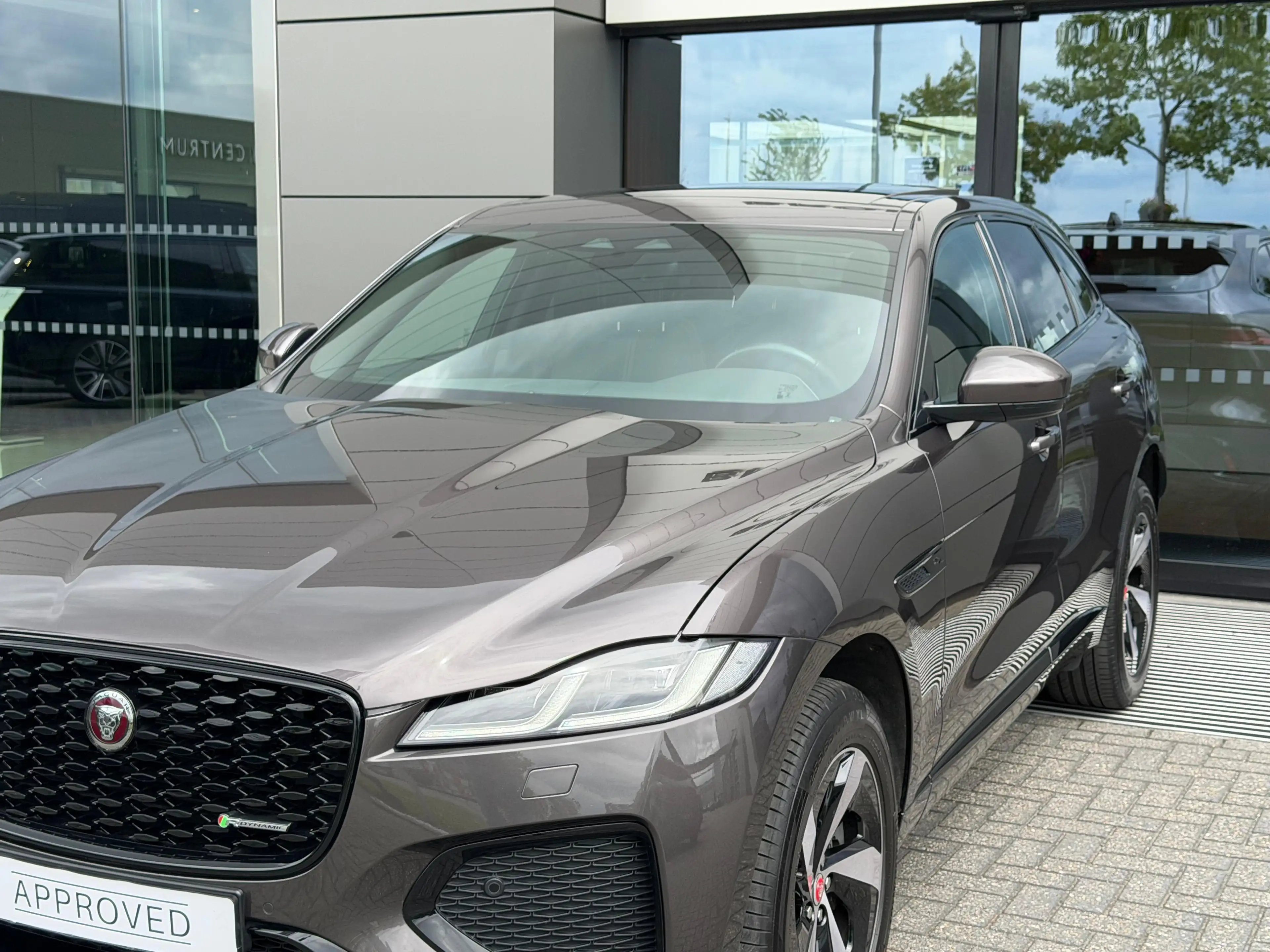 Jaguar F-Pace P400e PHEV R-Dynamic S | Pano | Afneembare trekhaa — photo 10