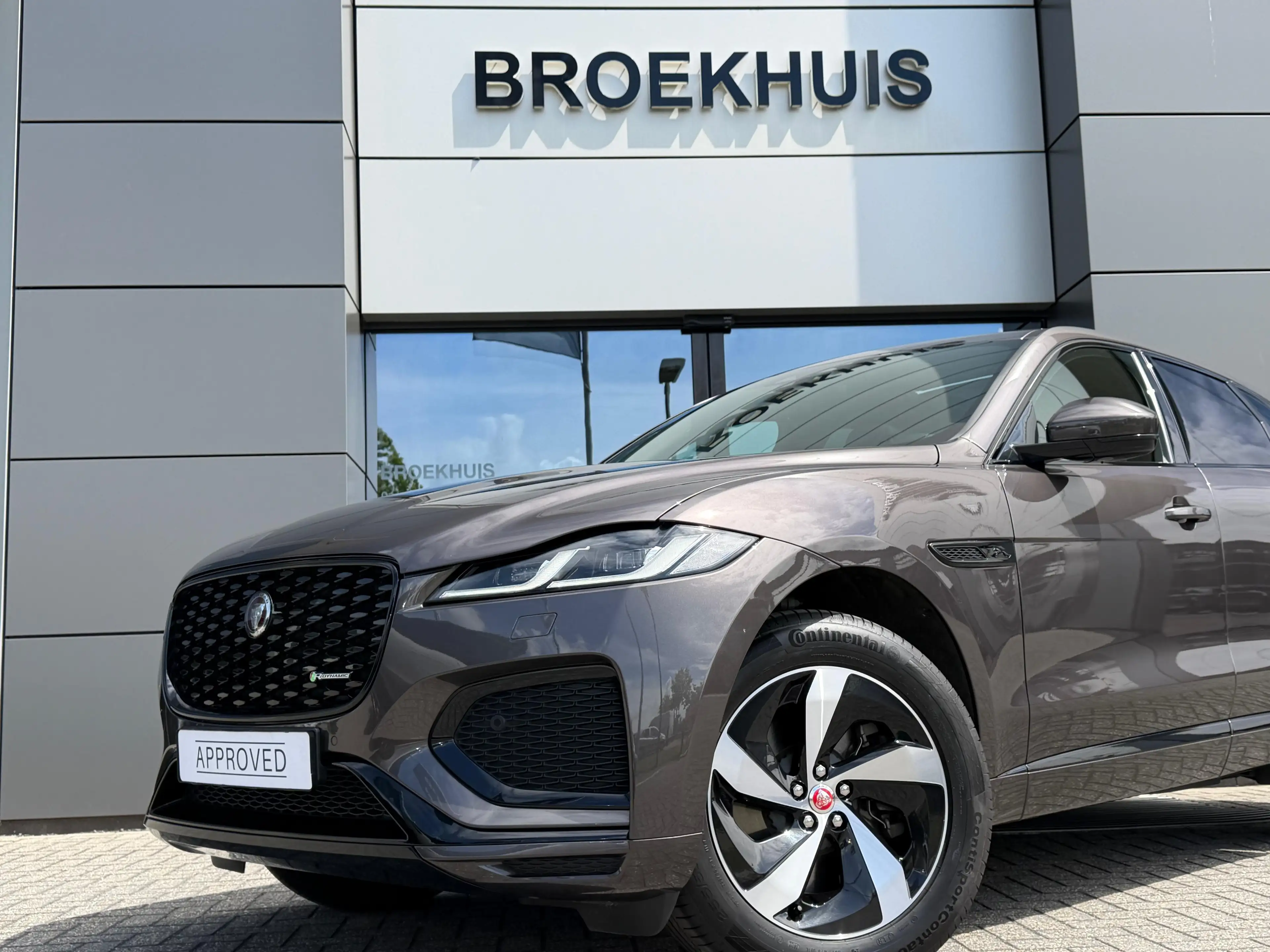 Jaguar F-Pace P400e PHEV R-Dynamic S | Pano | Afneembare trekhaa — photo 2