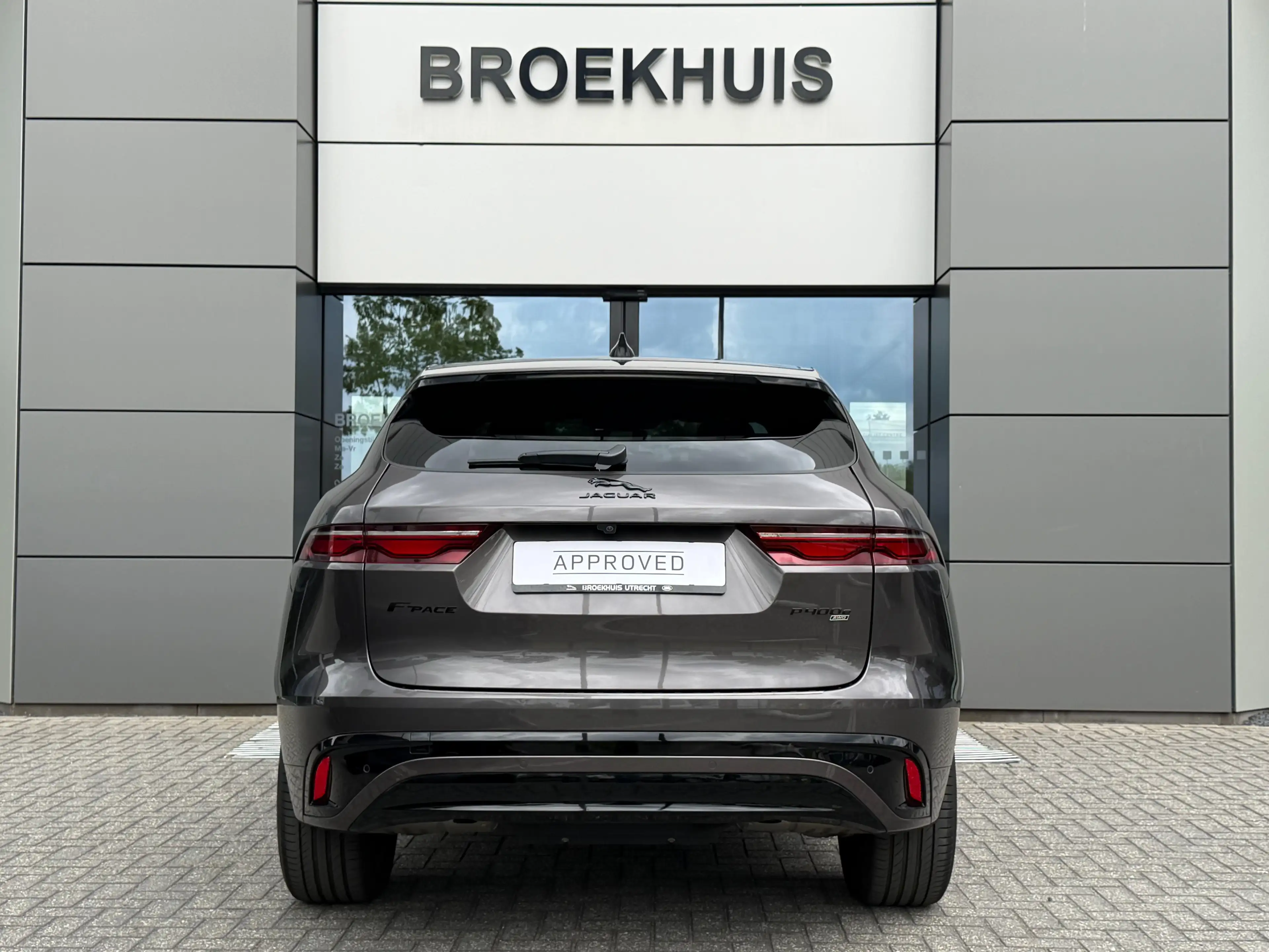 Jaguar F-Pace P400e PHEV R-Dynamic S | Pano | Afneembare trekhaa — photo 4