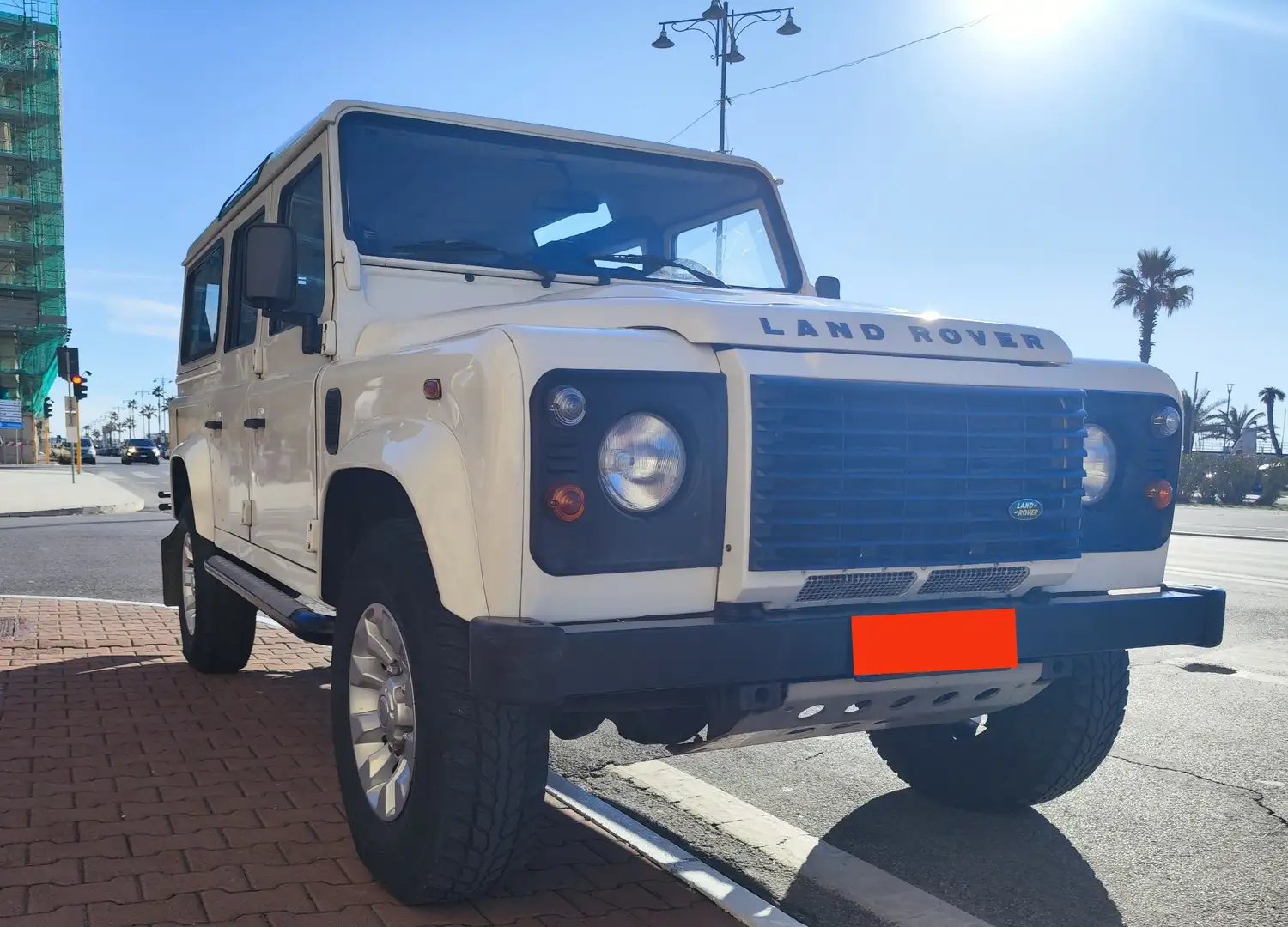Land Rover Defender 110 2.4 td E SW - 1