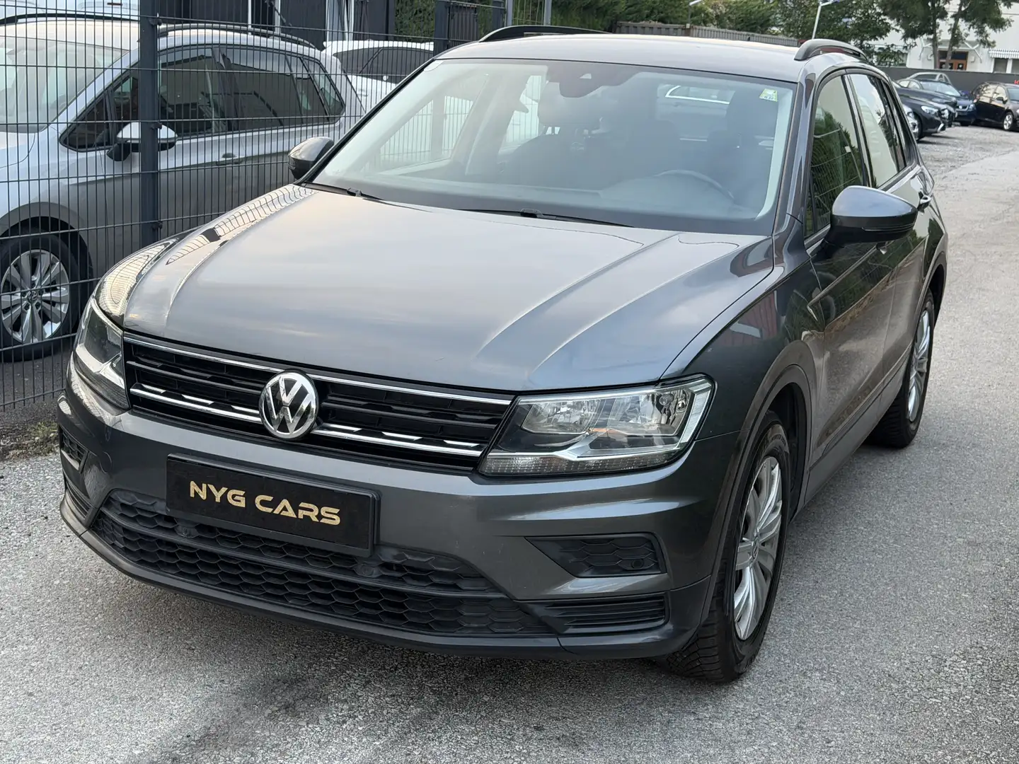 Volkswagen Tiguan Trendline BMT/Start-Stopp Grau - 2