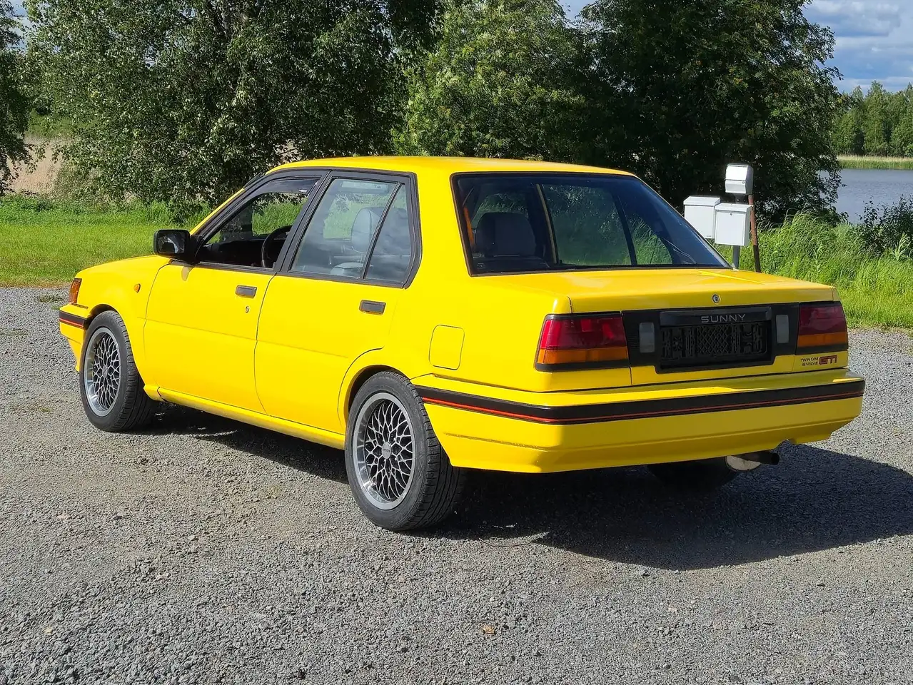 Nissan Sunny 1.8 GTI, foto 11