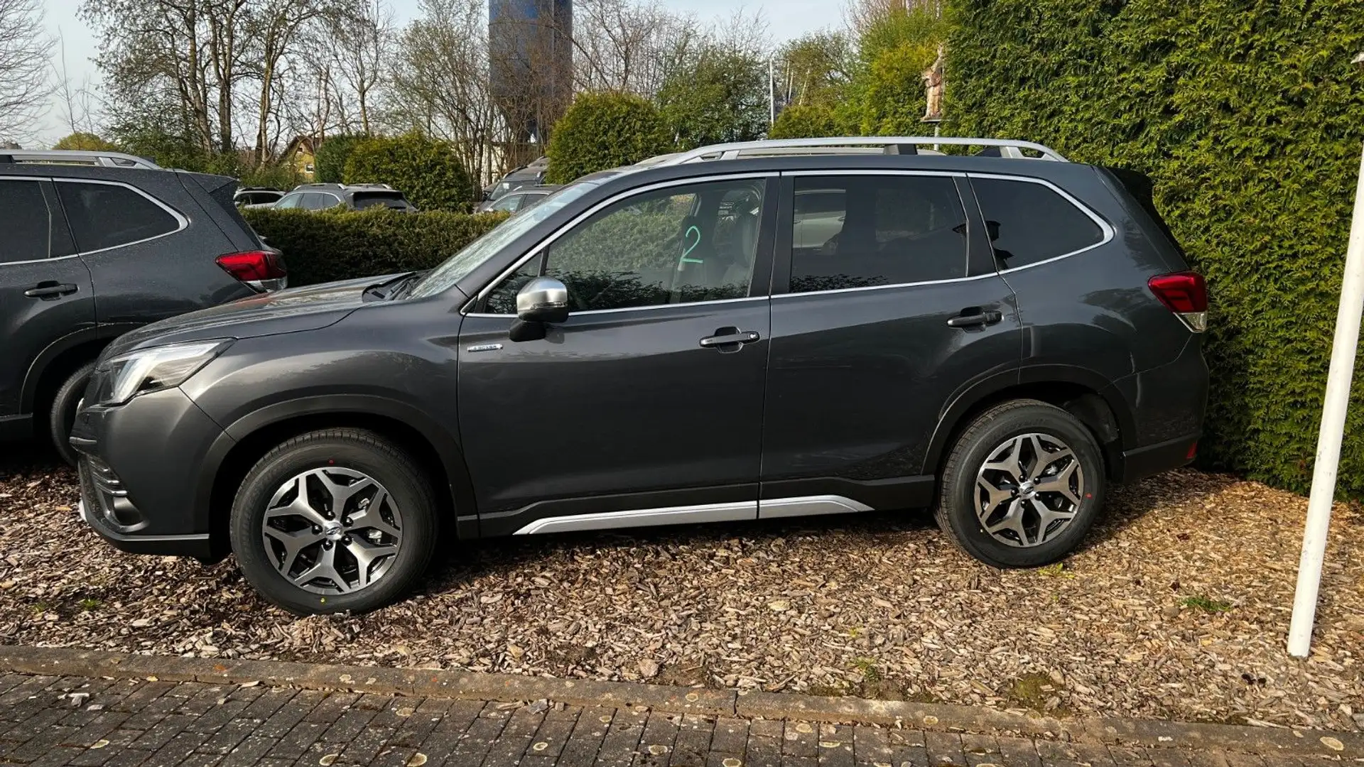 Subaru Forester 2.0ie Active  Lineartronic* Grau - 2