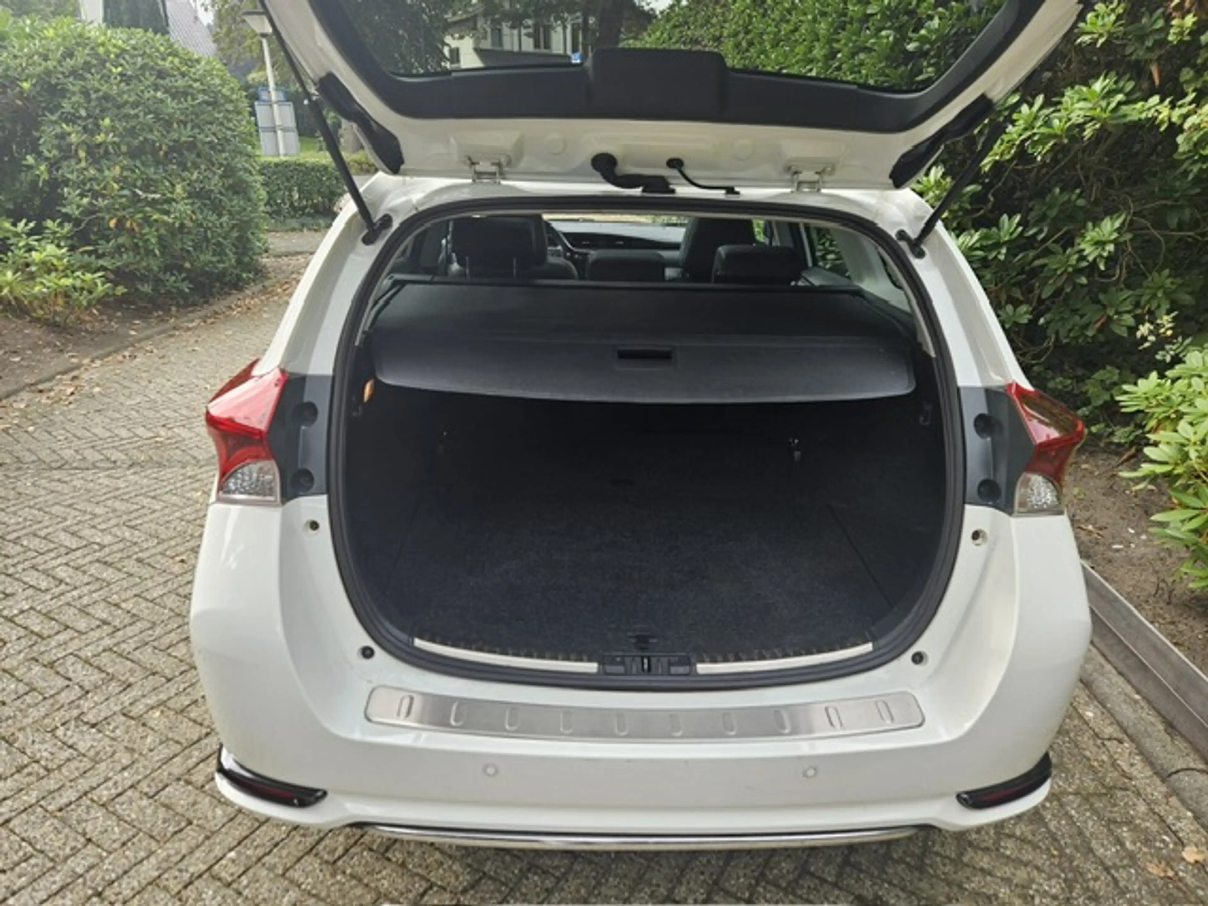 Toyota Auris Touring Sports 1.8 Hybrid Lease pro — photo 8