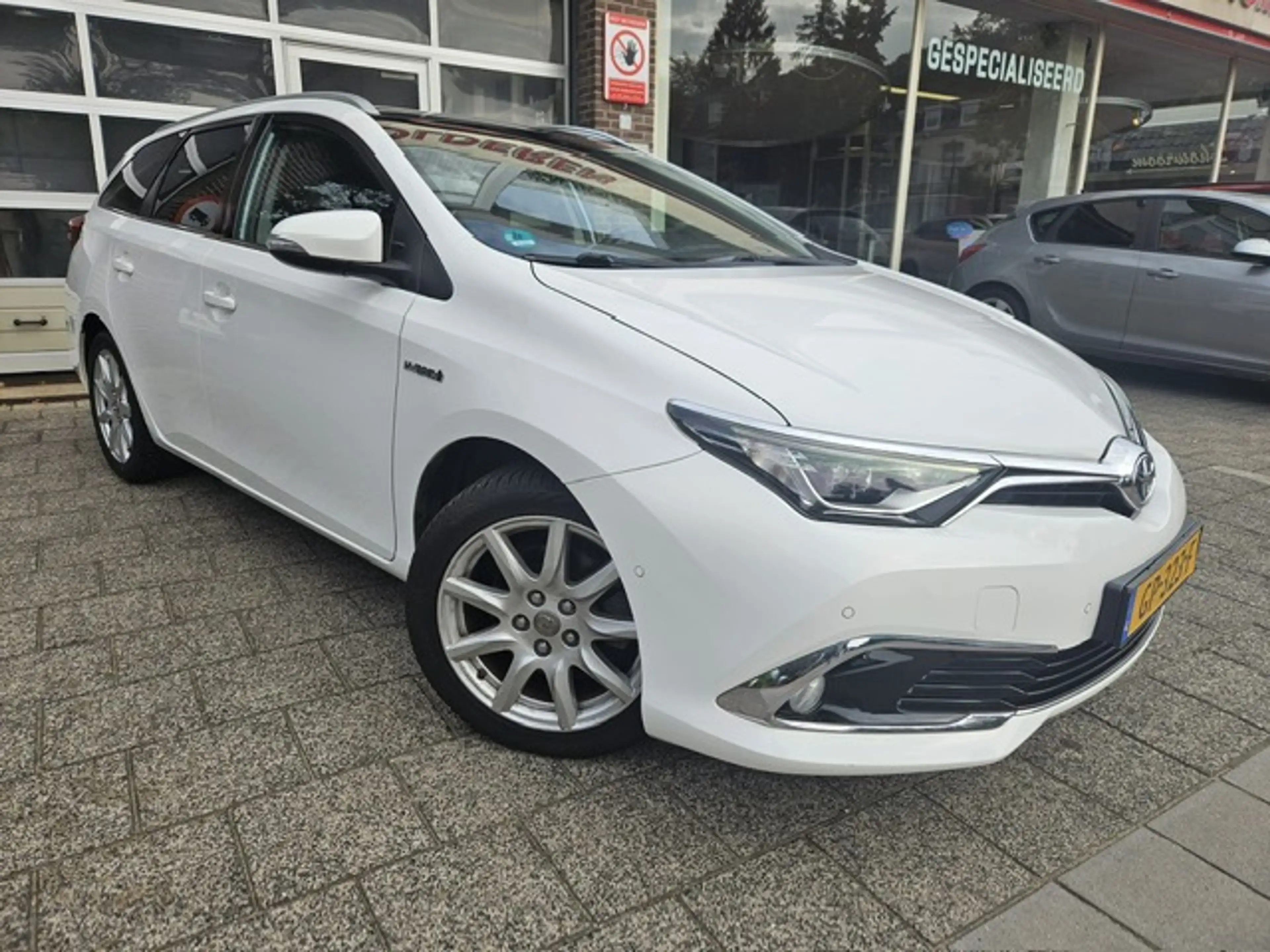 Toyota Auris Touring Sports 1.8 Hybrid Lease pro — photo 2