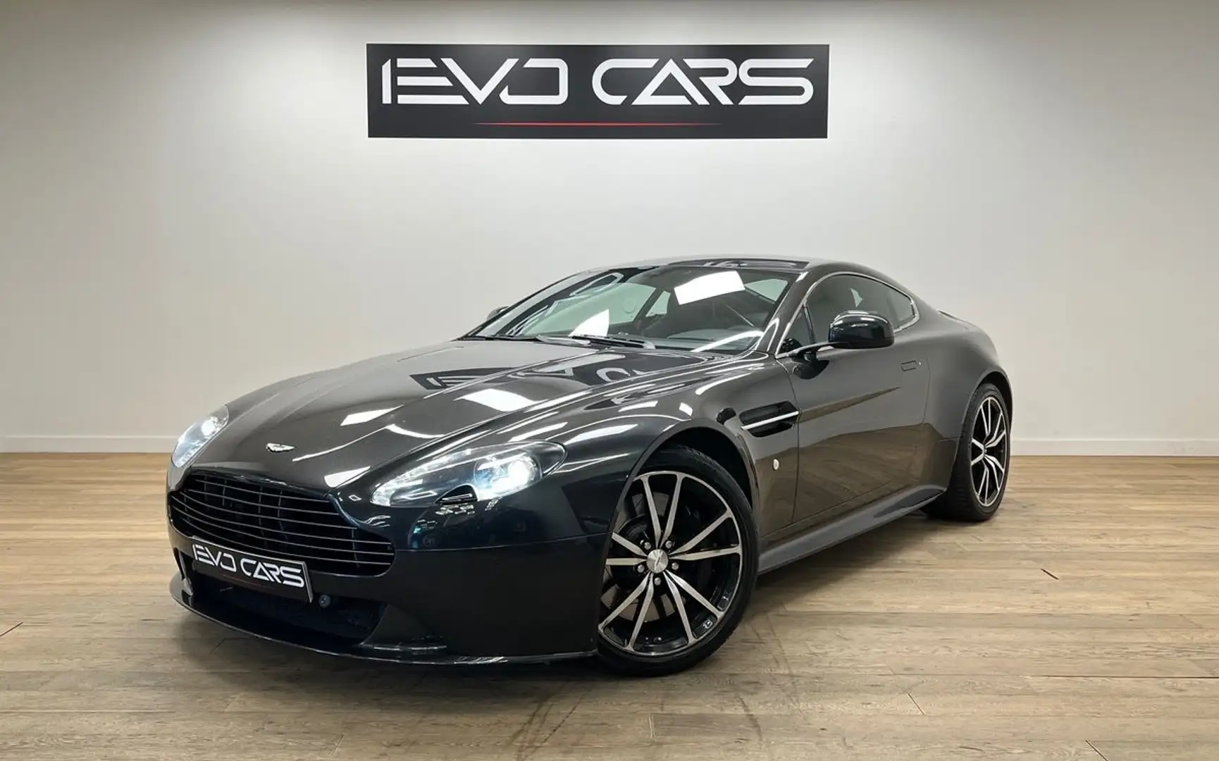 Aston Martin V8 S 4.7 436 ch S Sportshift II / Caméra / Volant Alc Gris - 1