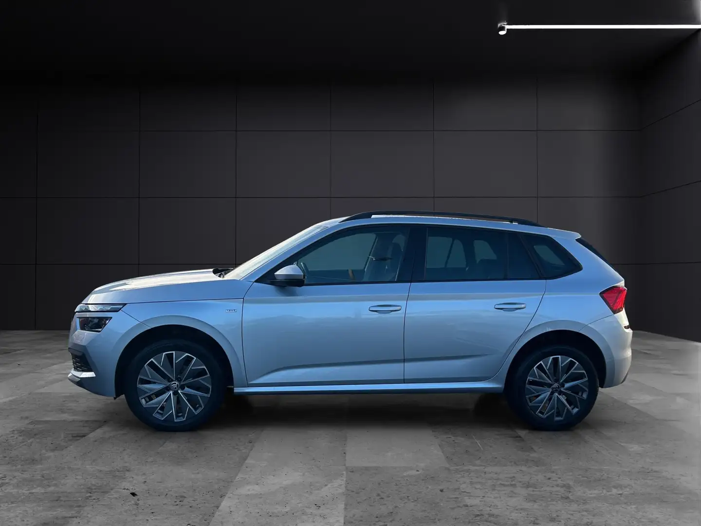 Skoda Kamiq TSI Tour DSG LED Navi AID ACC RFK SH Silber - 2