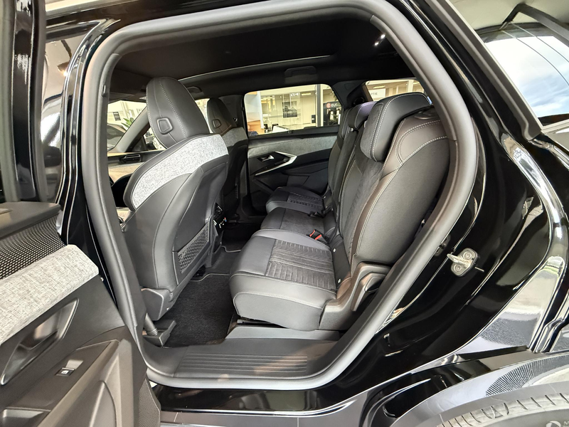 Peugeot 5008 e-5008 210 GT — photo 10