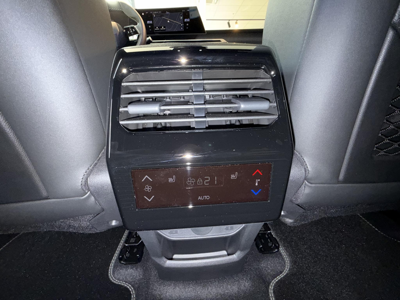 Peugeot 5008 e-5008 210 GT — photo 13