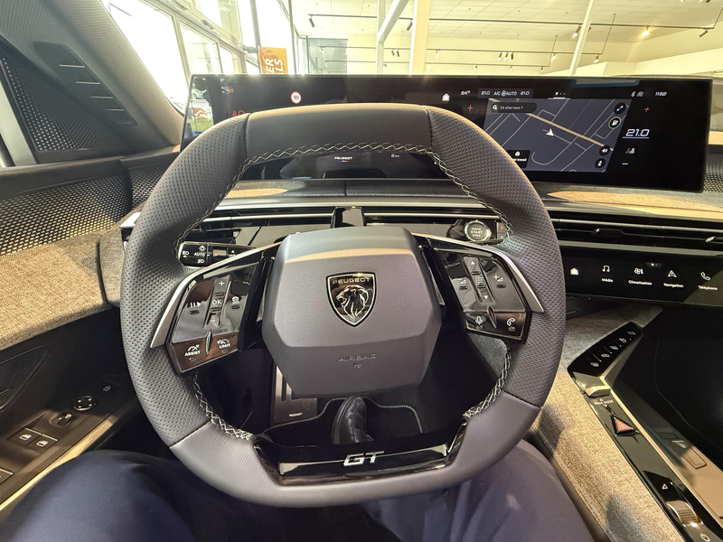 Peugeot 5008 e-5008 210 GT — photo 12