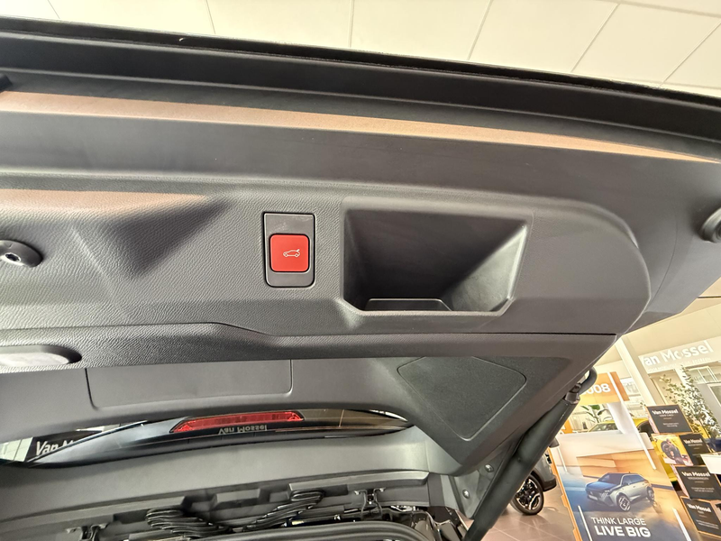 Peugeot 5008 e-5008 210 GT — photo 8