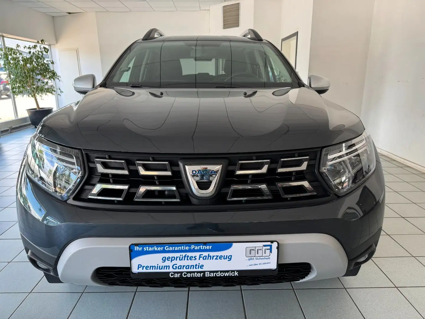 Dacia Duster II Prestige **aus 1.Hand+AHK+Navi** Grau - 2
