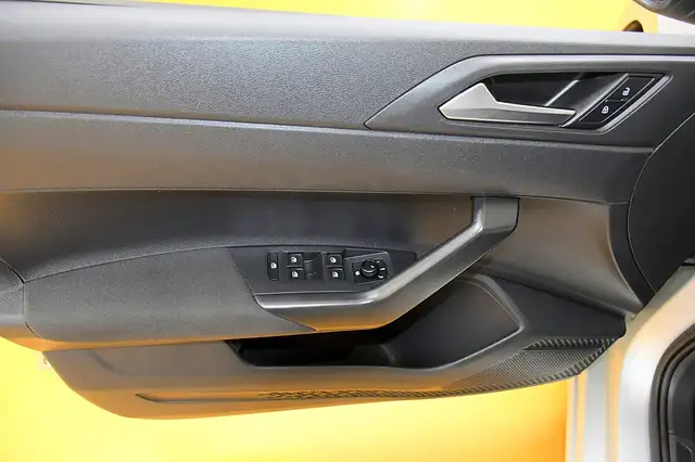 Volkswagen Polo view 8