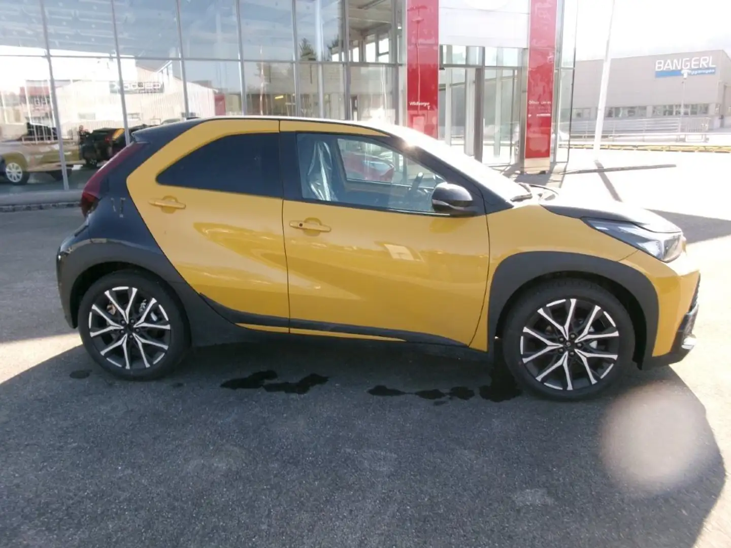 Toyota Aygo X 1,5 Hybrid GR-Sport !!! TOP FINANZIEREN !!! Gelb - 2