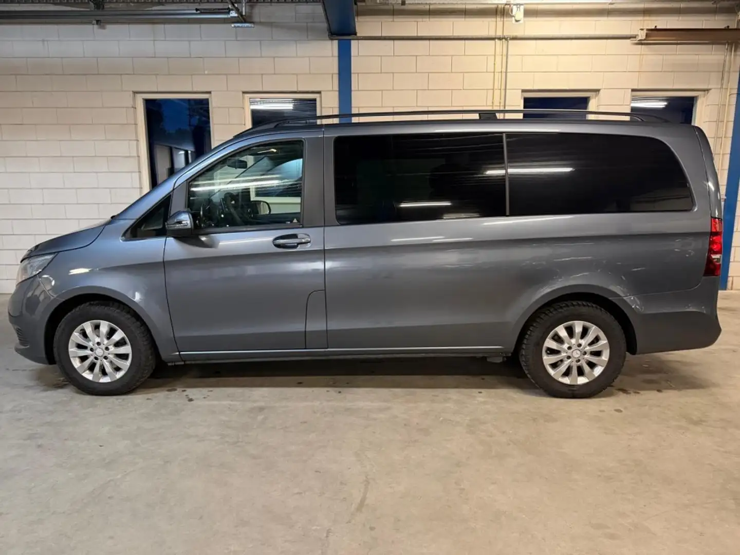 Mercedes-Benz V 220 V220D LANG DC 2017 grijs kenteken Grijs - 2