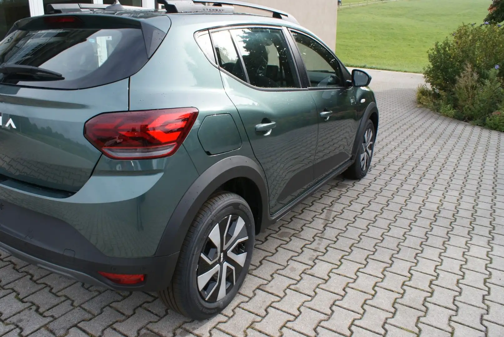 Dacia Sandero III Stepway Expression Grün - 2