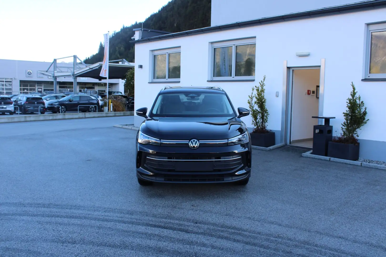 Volkswagen Tiguan Friends TDI DSG Schwarz - 2