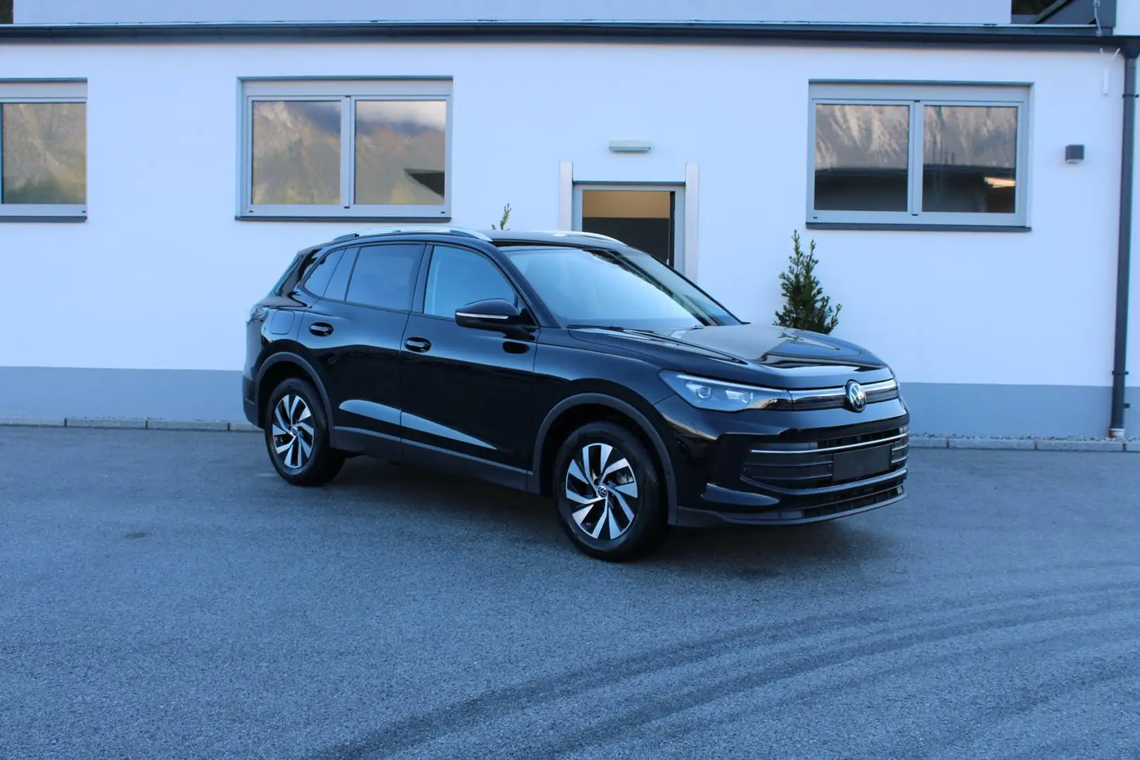 Volkswagen Tiguan Friends TDI DSG Schwarz - 1