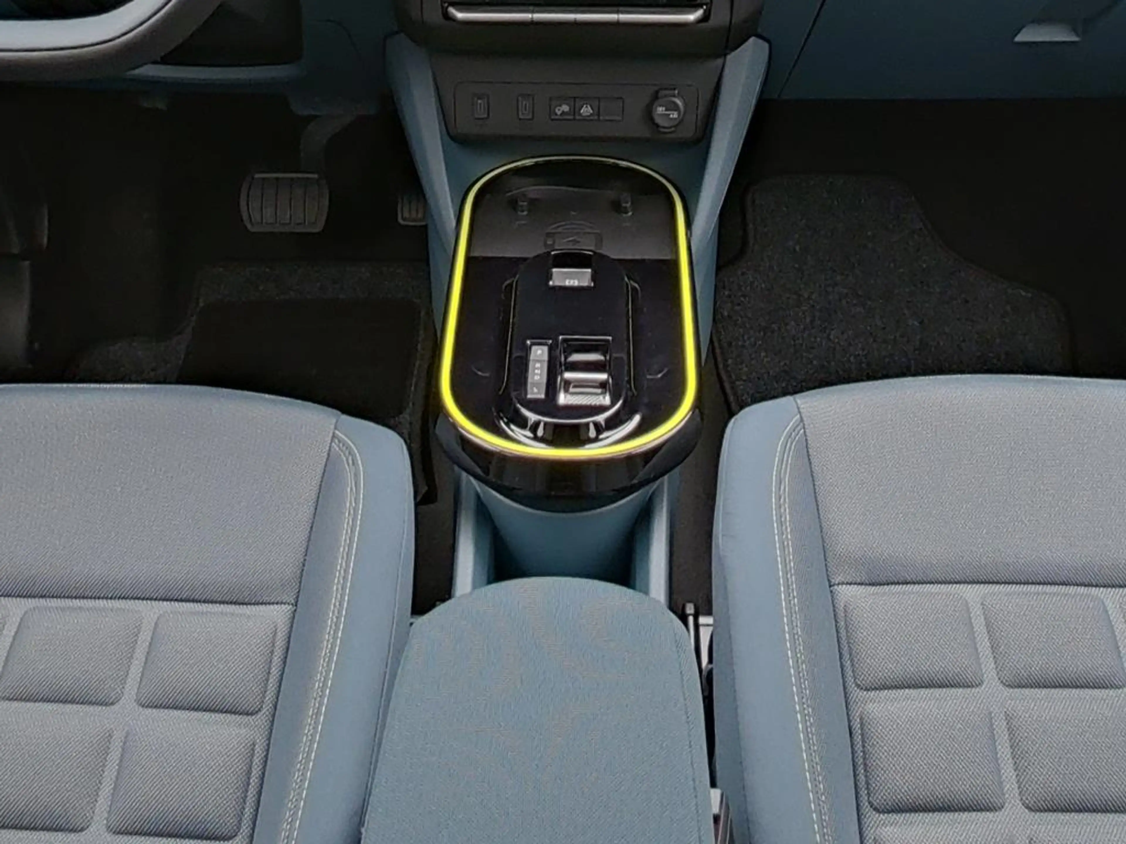 Fiat Grande Panda Hybrid La Prima + Winterpaket — photo 15