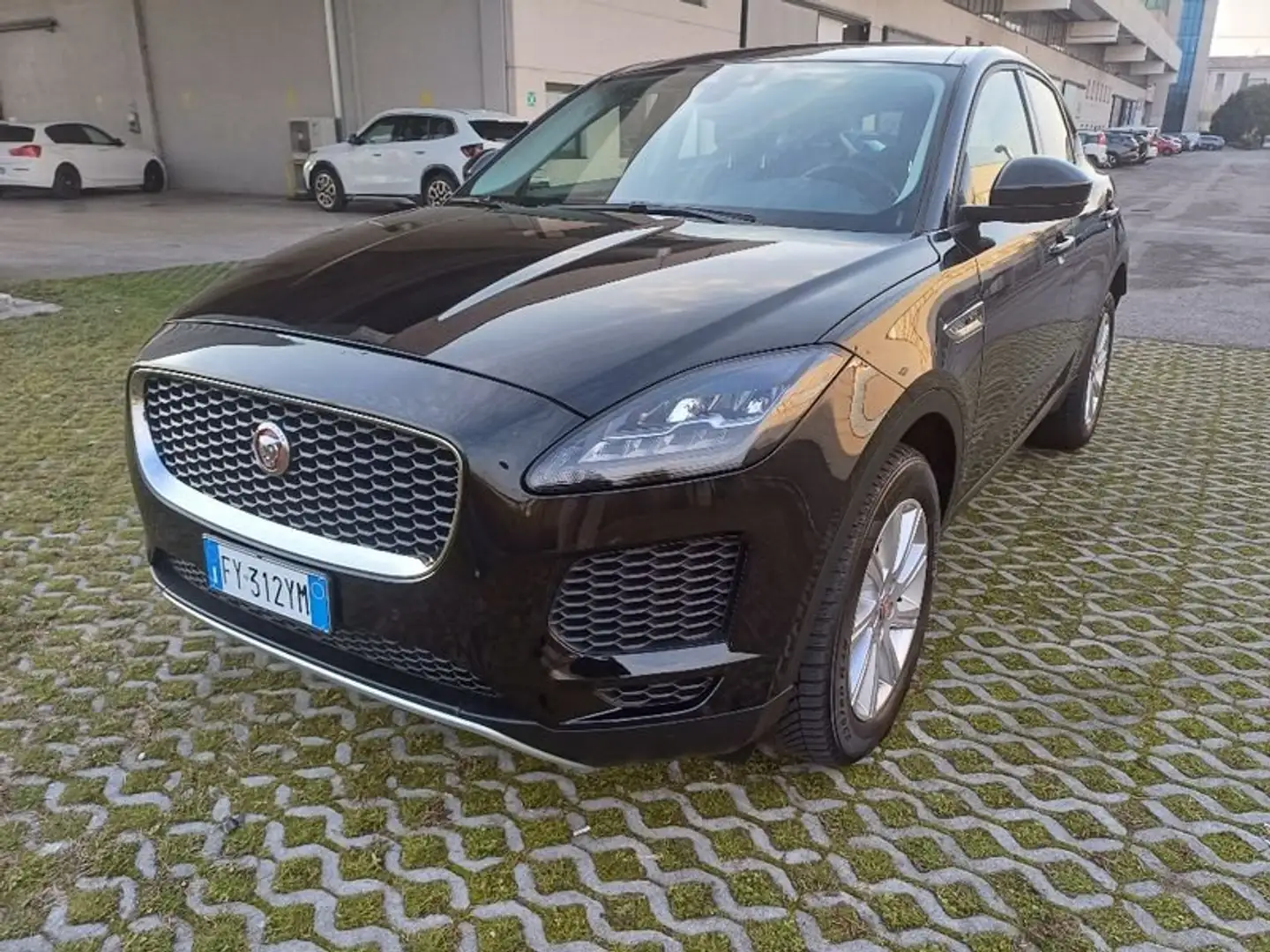 Jaguar E-Pace 2.0D 150 CV AWD aut. S Nero - 2