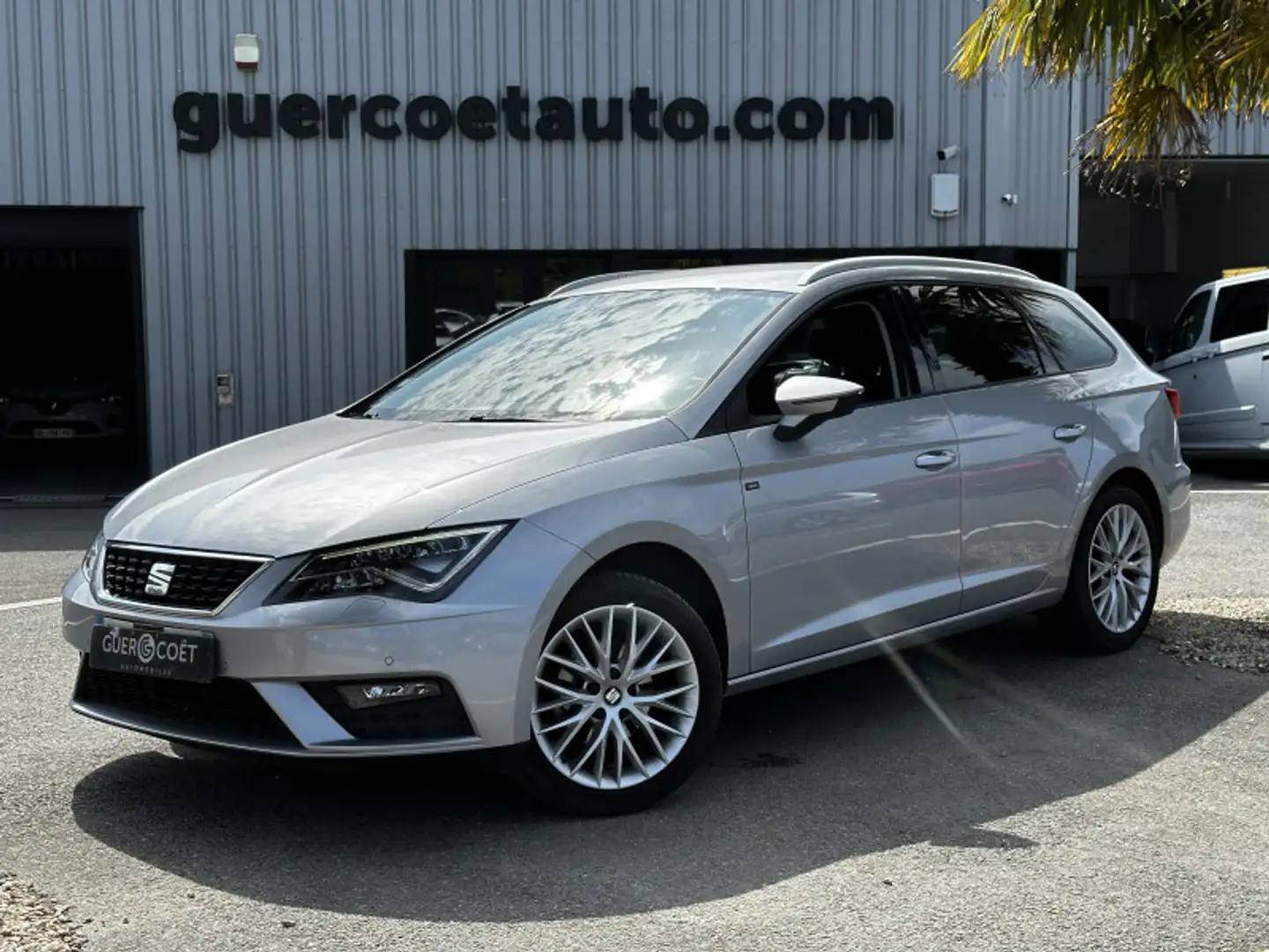 SEAT Leon 1.2 TSI 110CH URBAN ADVANCED START\u0026STOP Gris - 1