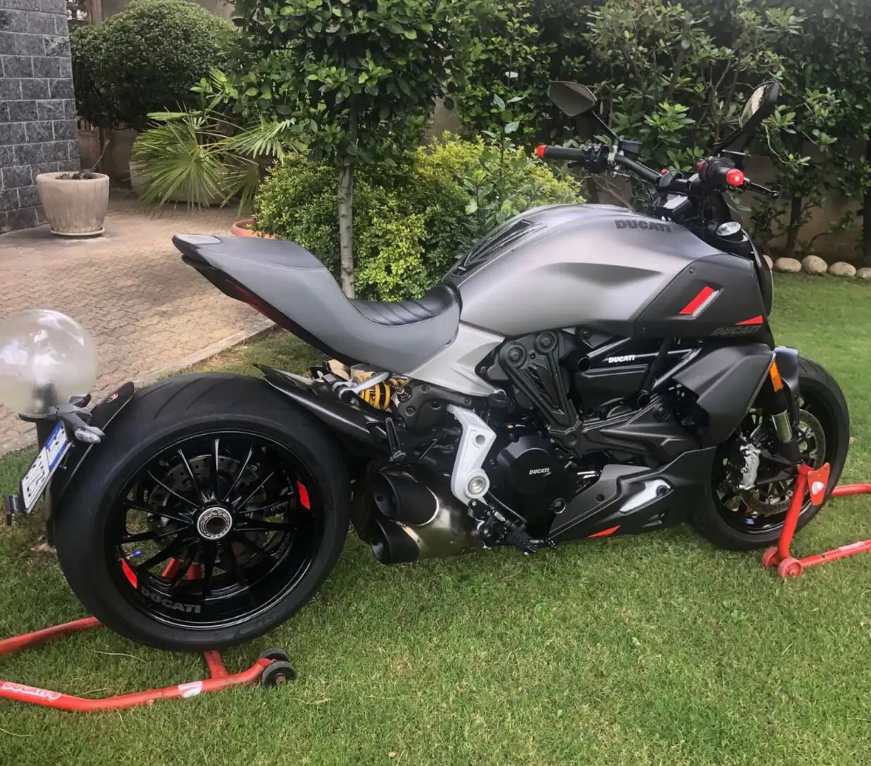 Ducati Diavel full carbon Argento - 1