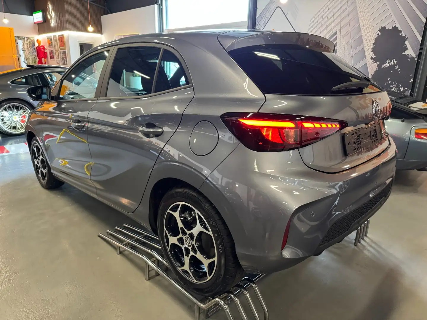 MG MG3 Hybrid+ Luxury Plateado - 2