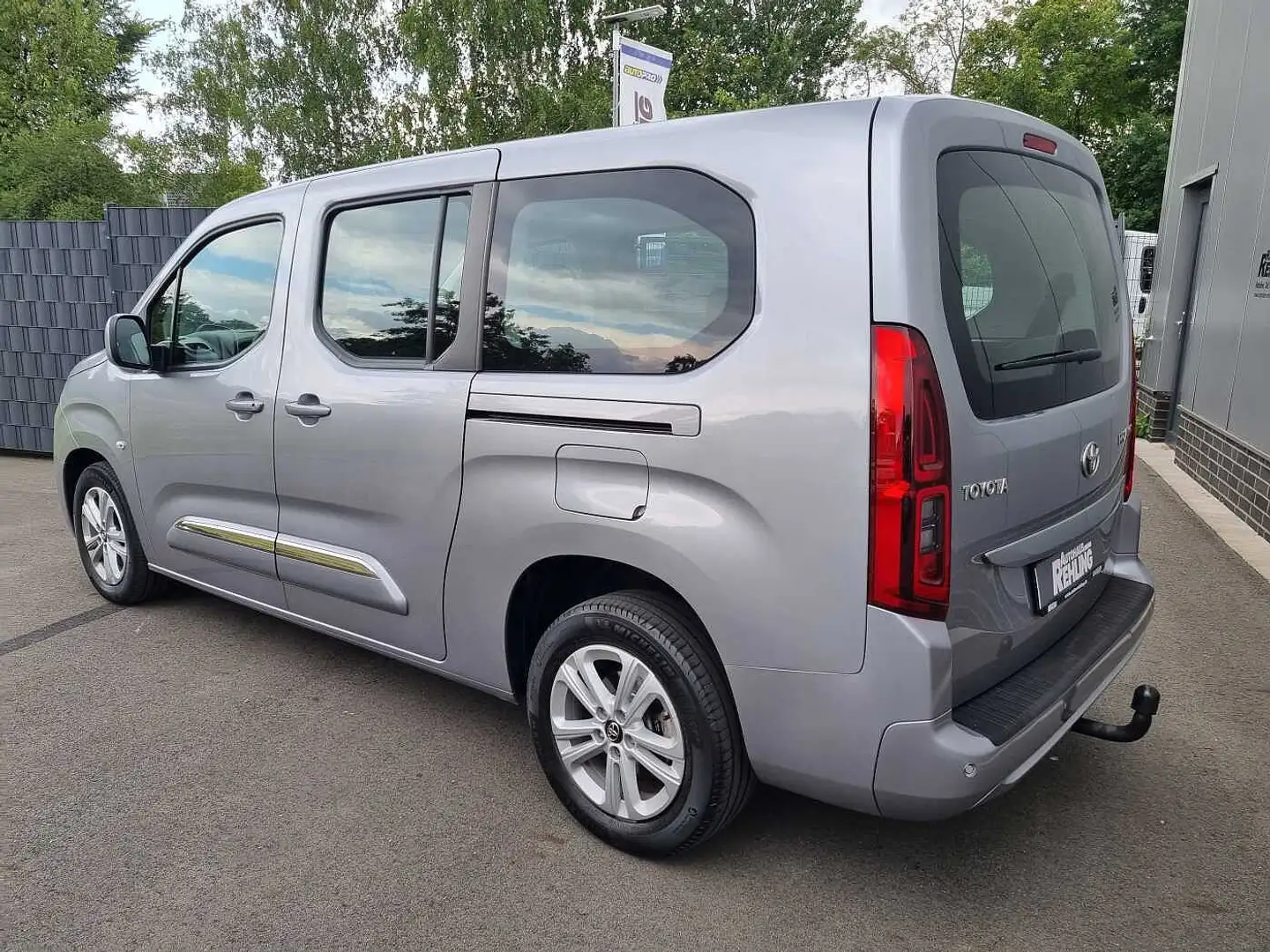 Toyota Proace City Verso 1.5 D-4D L2 7-S. Autom.Shuttle Srebrny - 2