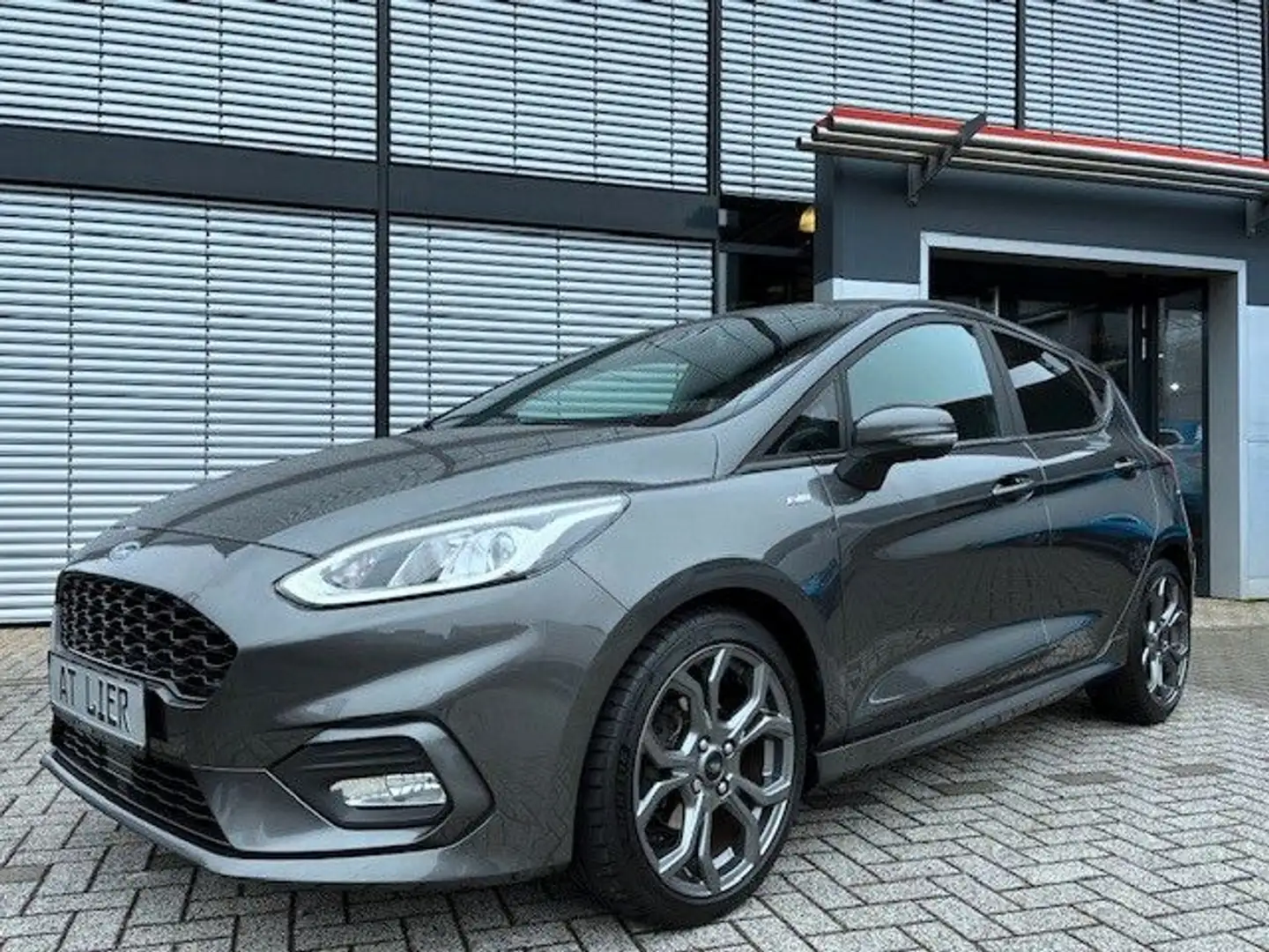 Ford Fiesta 1.0 EcoBoost ST-Line Grijs - 1