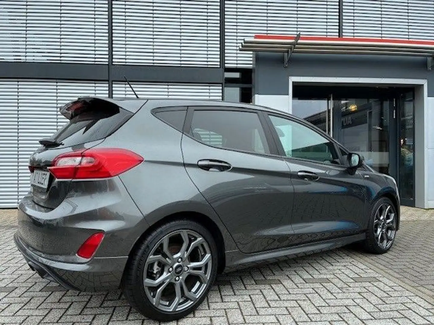 Ford Fiesta 1.0 EcoBoost ST-Line Grijs - 2