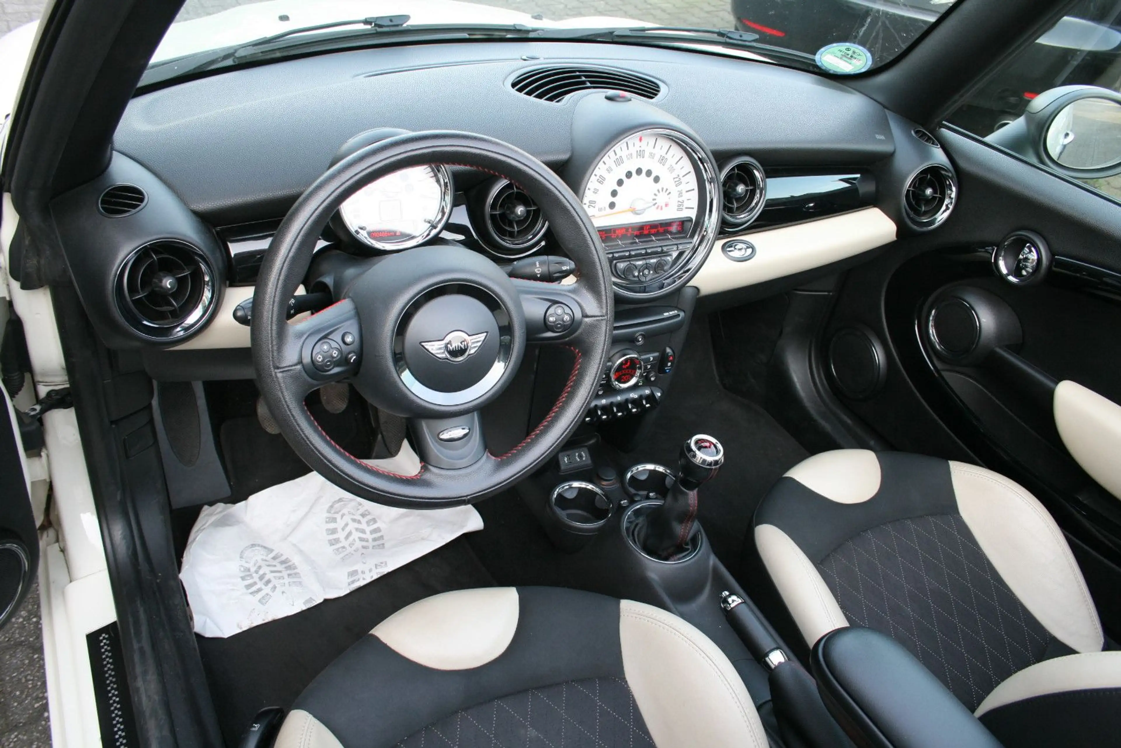 MINI John Cooper Works Cabrio | PDC| Klima| Tempomat — photo 11