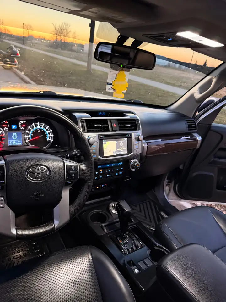 Toyota 4-Runner снимка Toyota 4-Runner