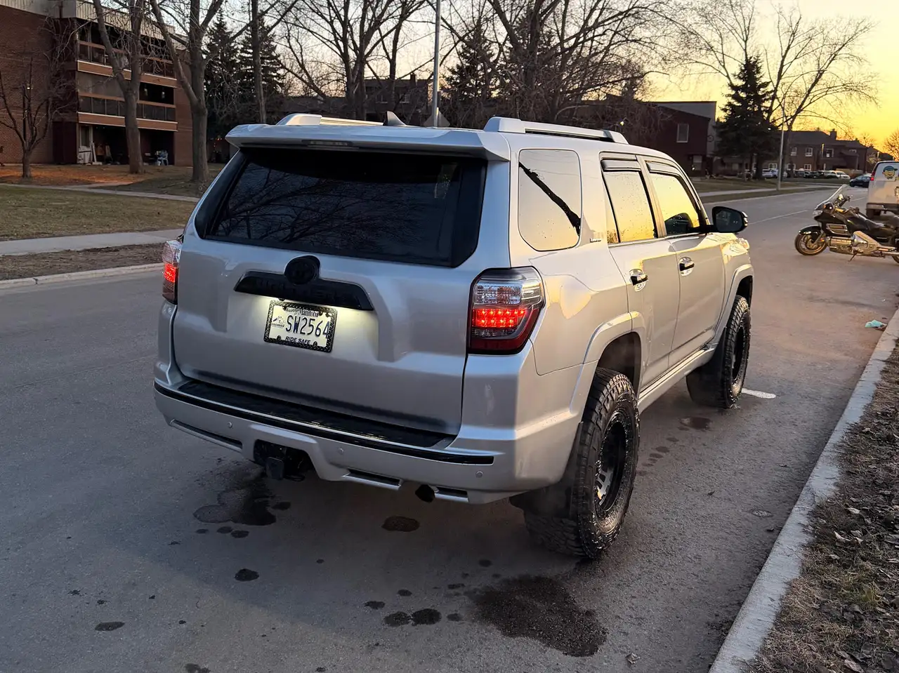 Toyota 4-Runner снимка Toyota 4-Runner