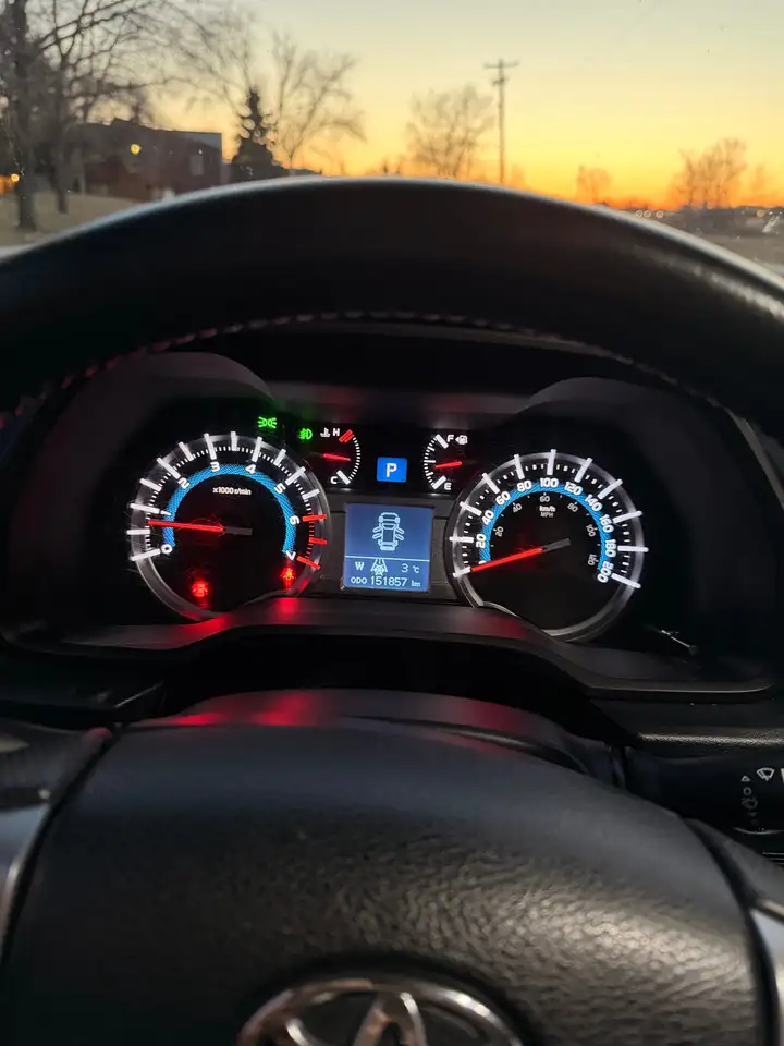 Toyota 4-Runner снимка Toyota 4-Runner