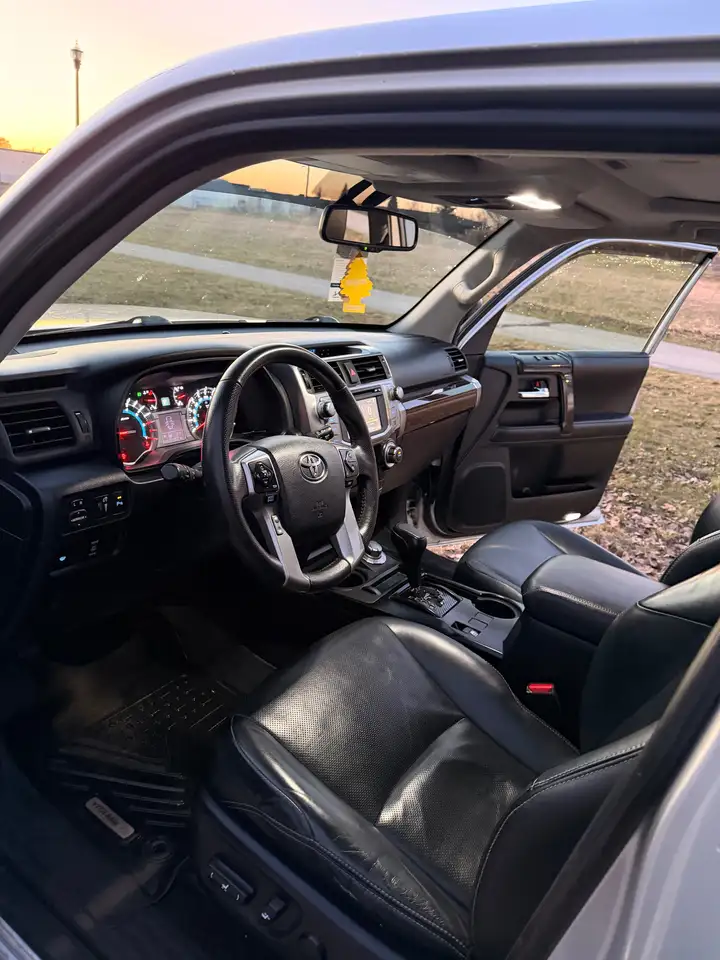 Toyota 4-Runner снимка Toyota 4-Runner