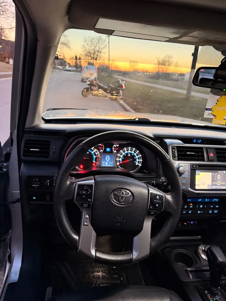 Toyota 4-Runner снимка Toyota 4-Runner