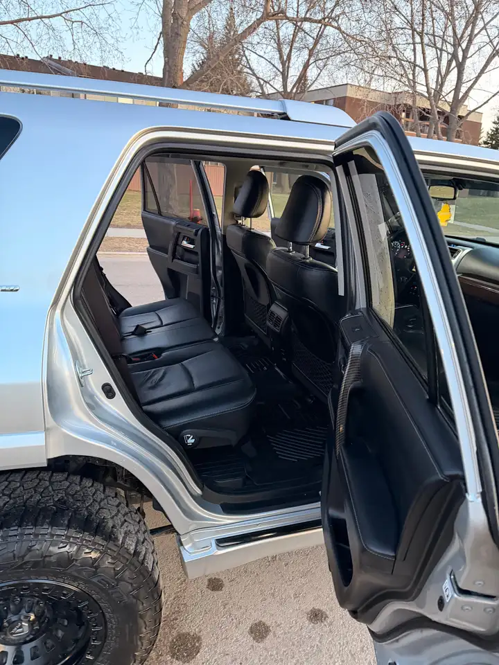 Toyota 4-Runner снимка Toyota 4-Runner