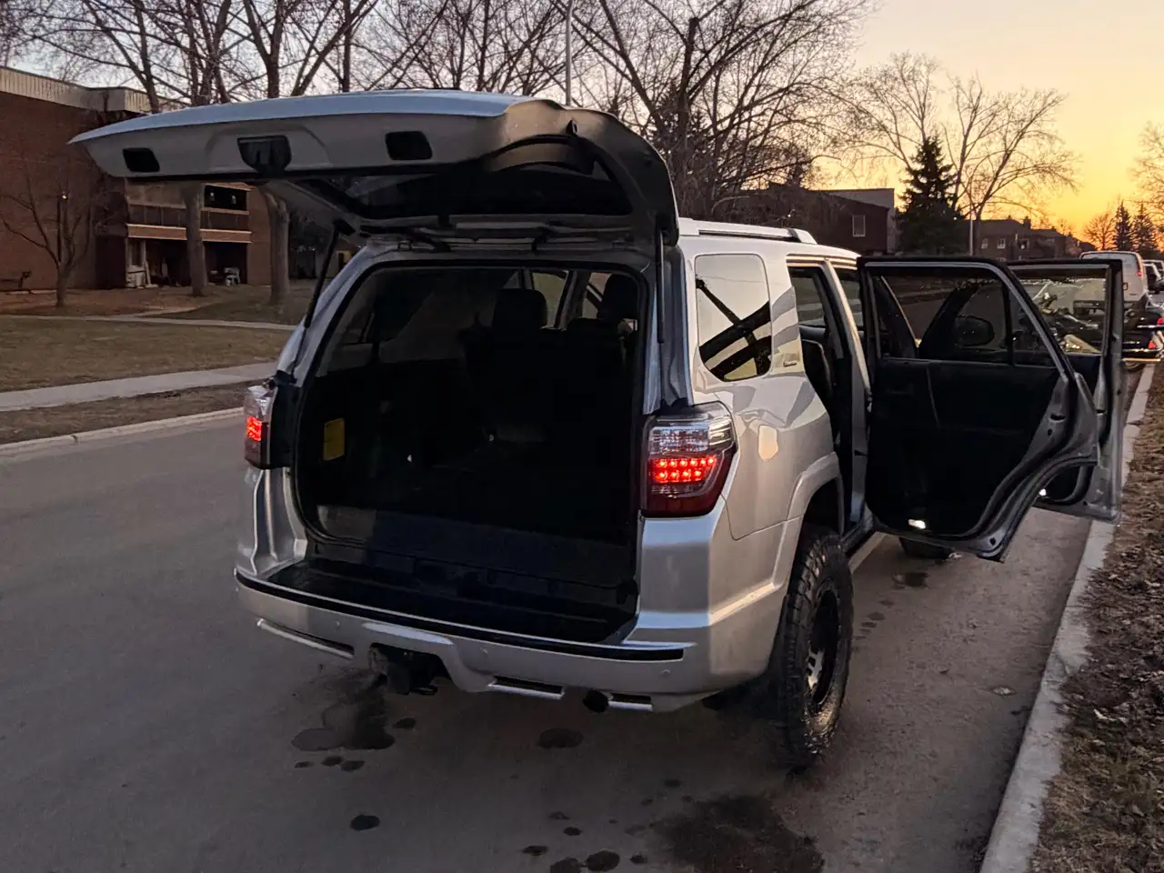 Toyota 4-Runner снимка Toyota 4-Runner