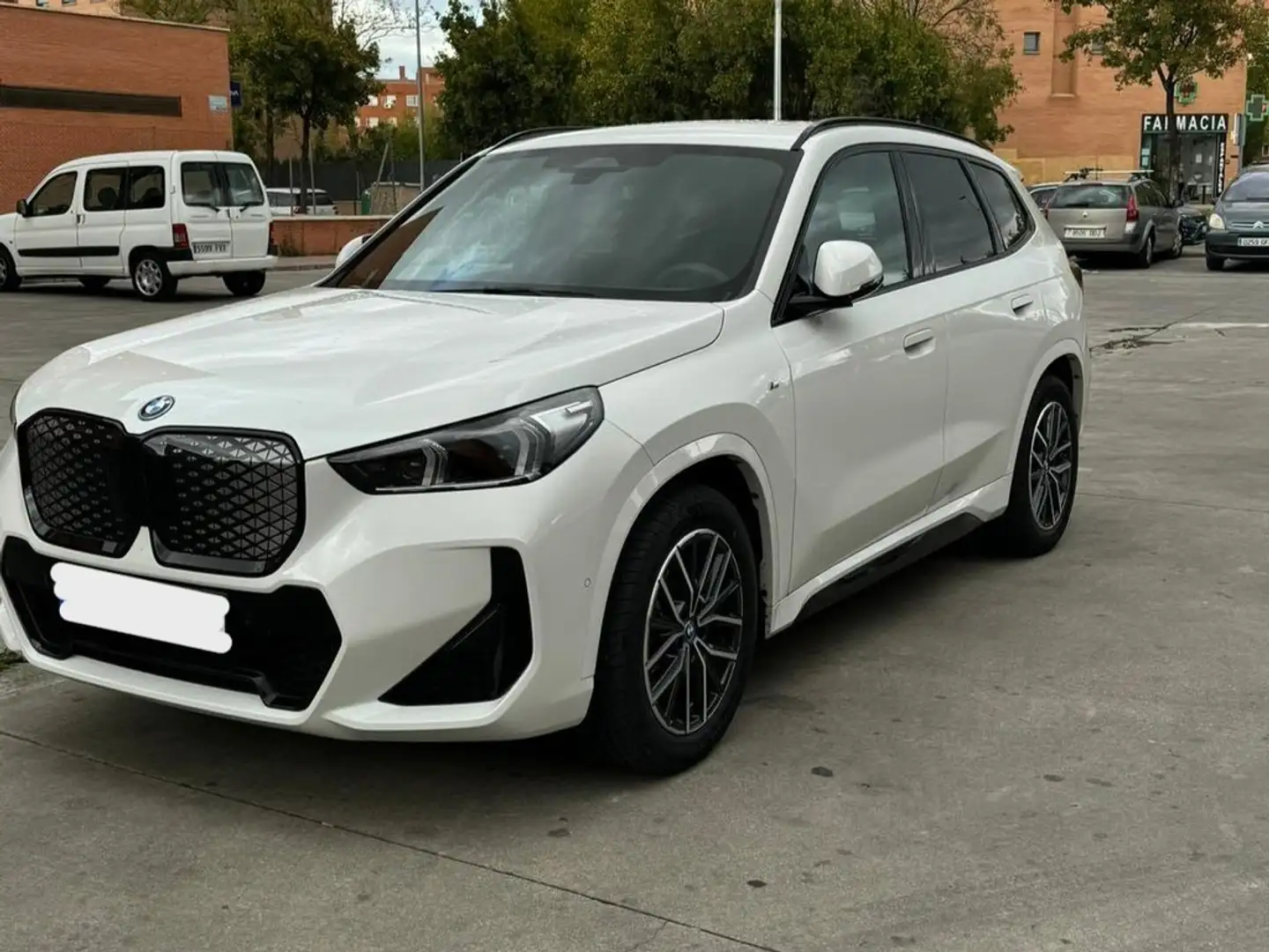 BMW iX1 eDrive20 Blanco - 2