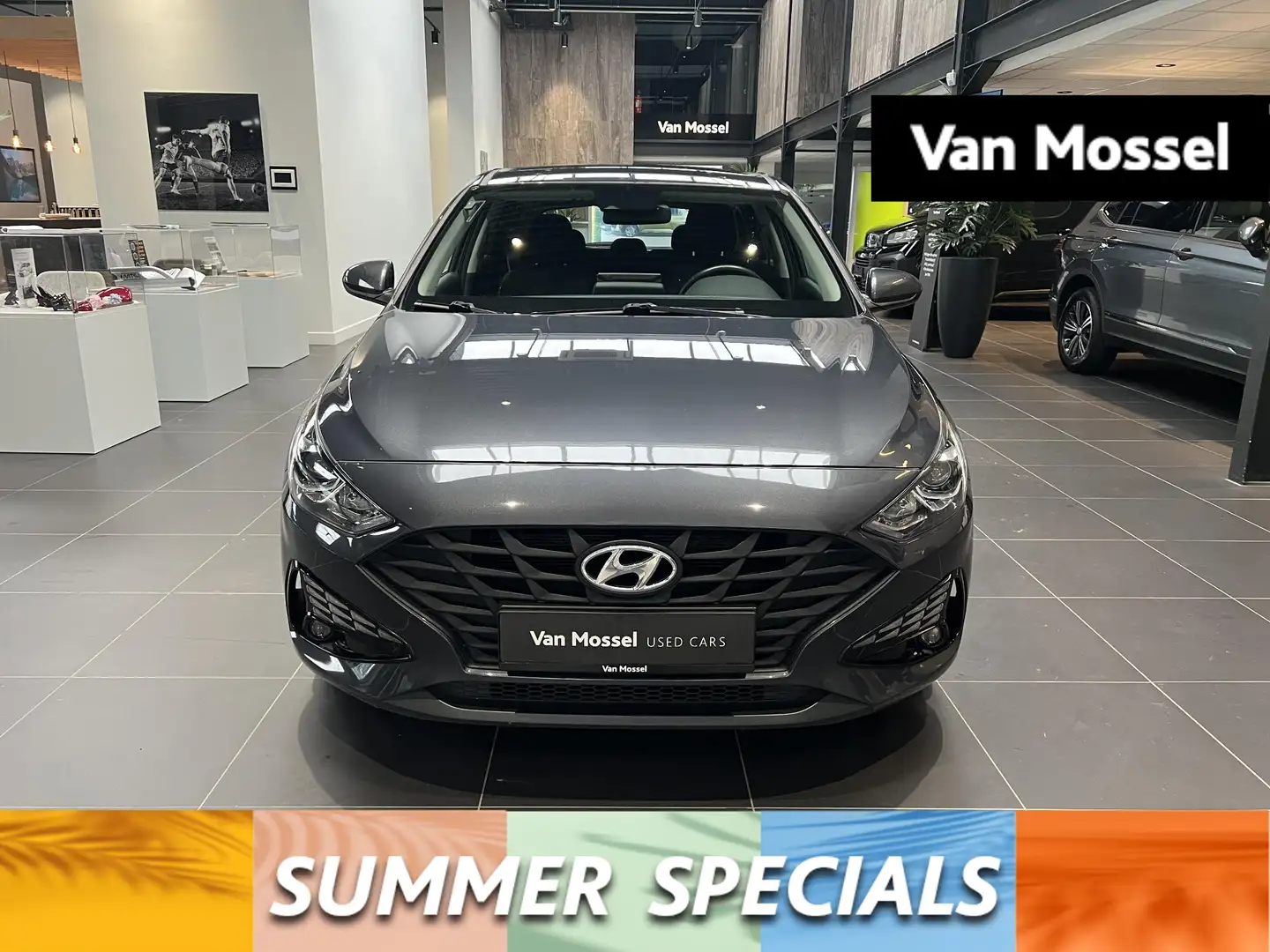 Hyundai i30 1.5 Classic Plus Drive Grijs - 1