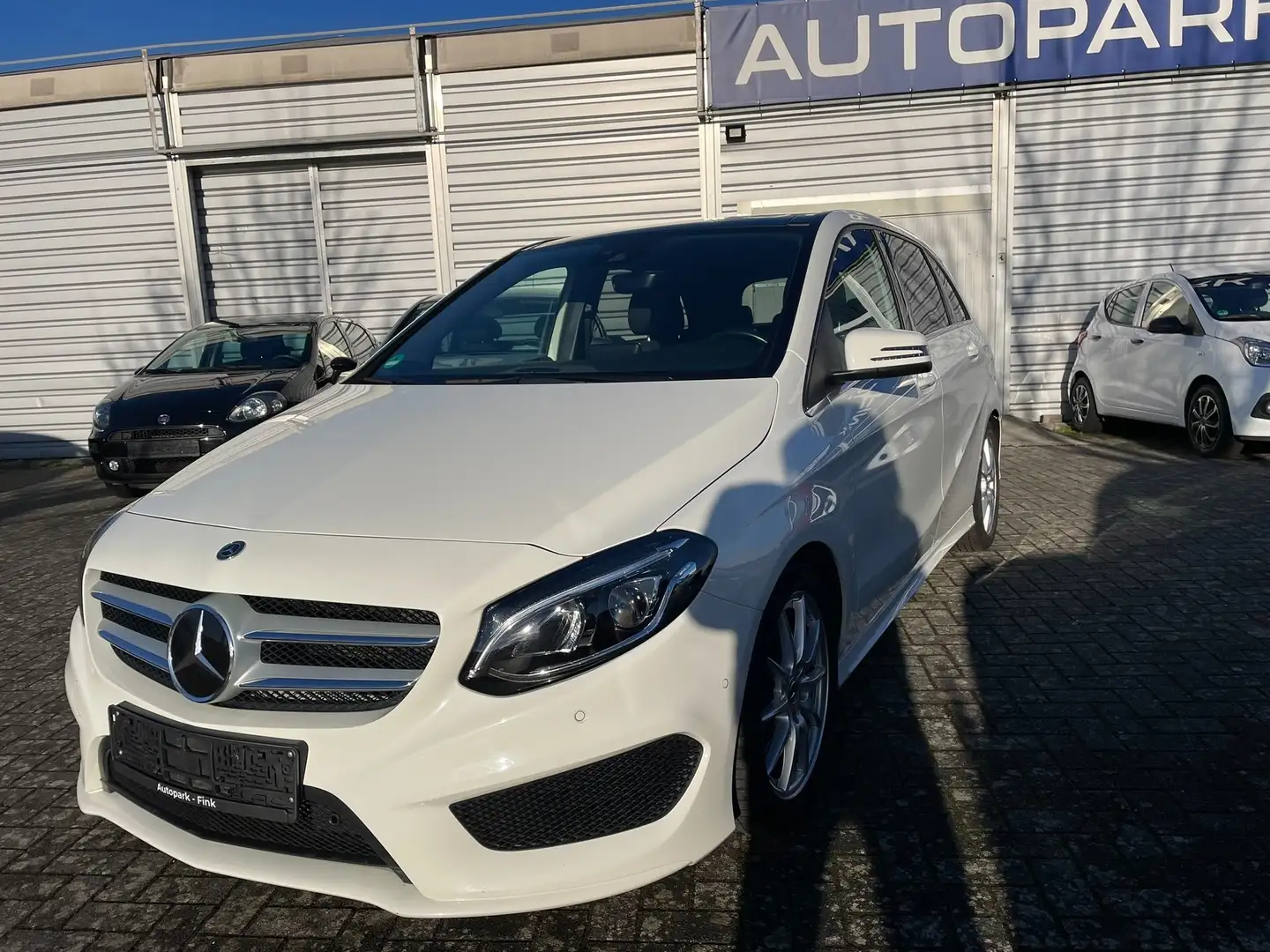 Mercedes-Benz B 220 B 220 4Matic AMG Paket aus 2.Hand+Scheckheft Weiß - 2