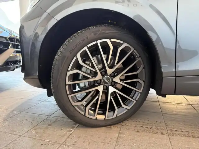 Audi Q3 view 4